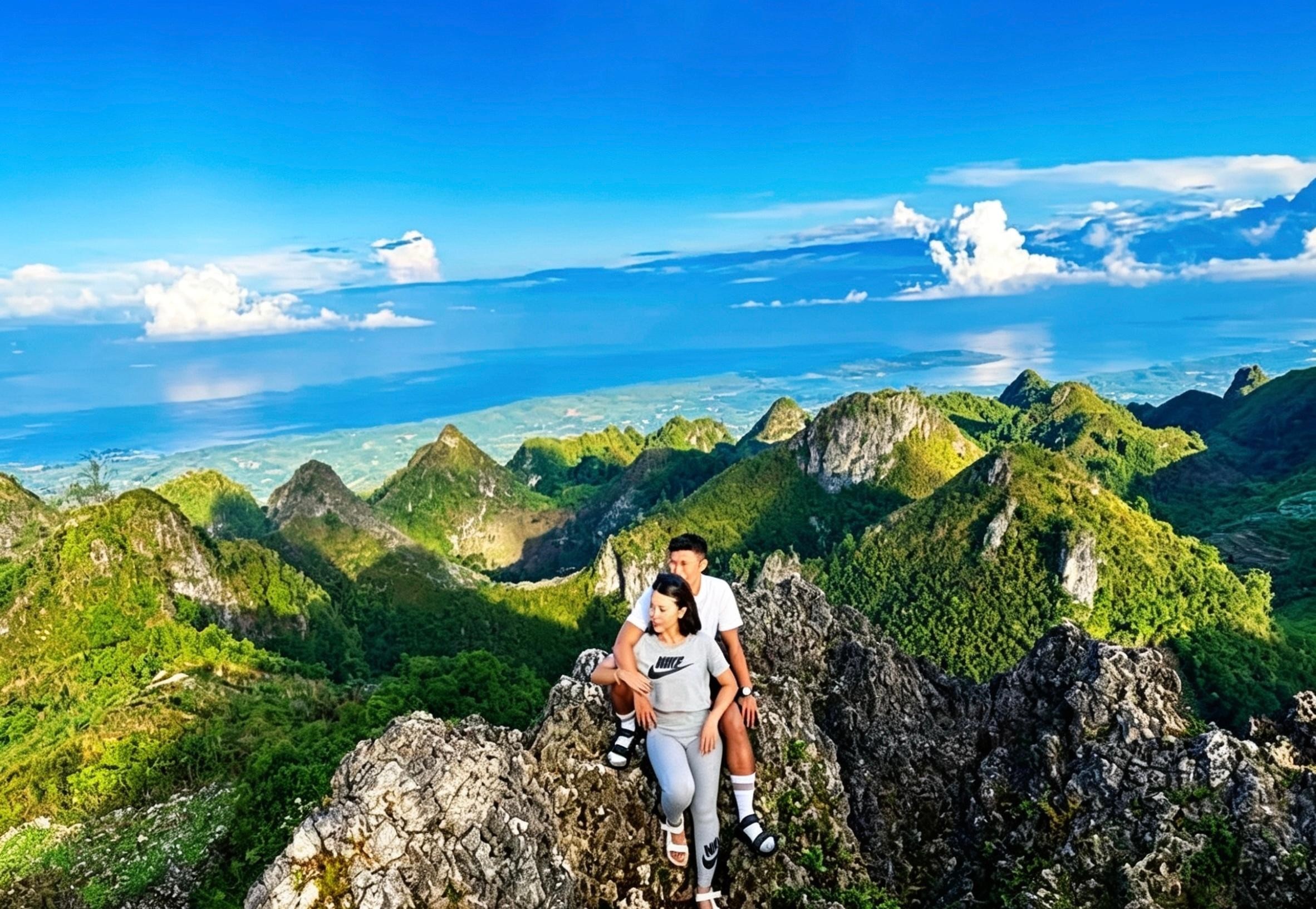 Cebu: Osmeña Peak hike and Sardines Run Snorkel adventure