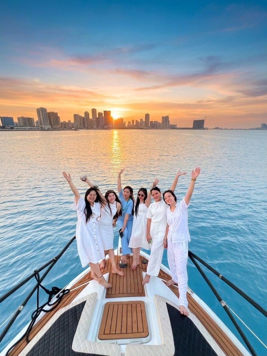Manama: Boat Cruise with Dinner & Hotel Transfer with guide 3