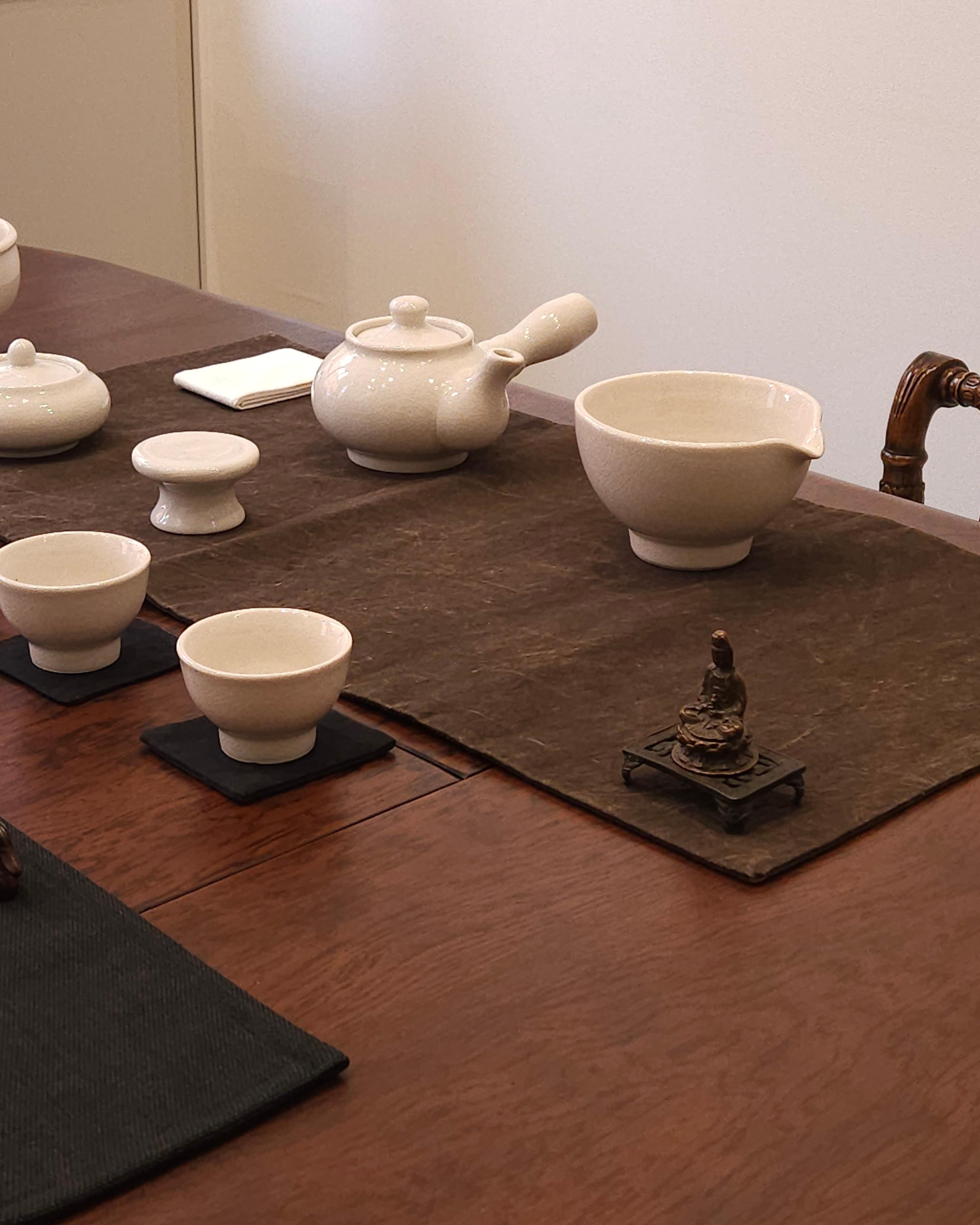 Busan: Join a Tea Ceremony & Create a Calligraphy Memento