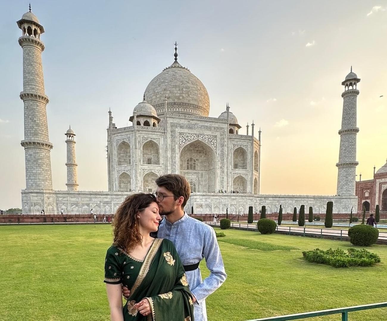 Delhi to Agra: Overnight Car Tour Including the Taj Mahal