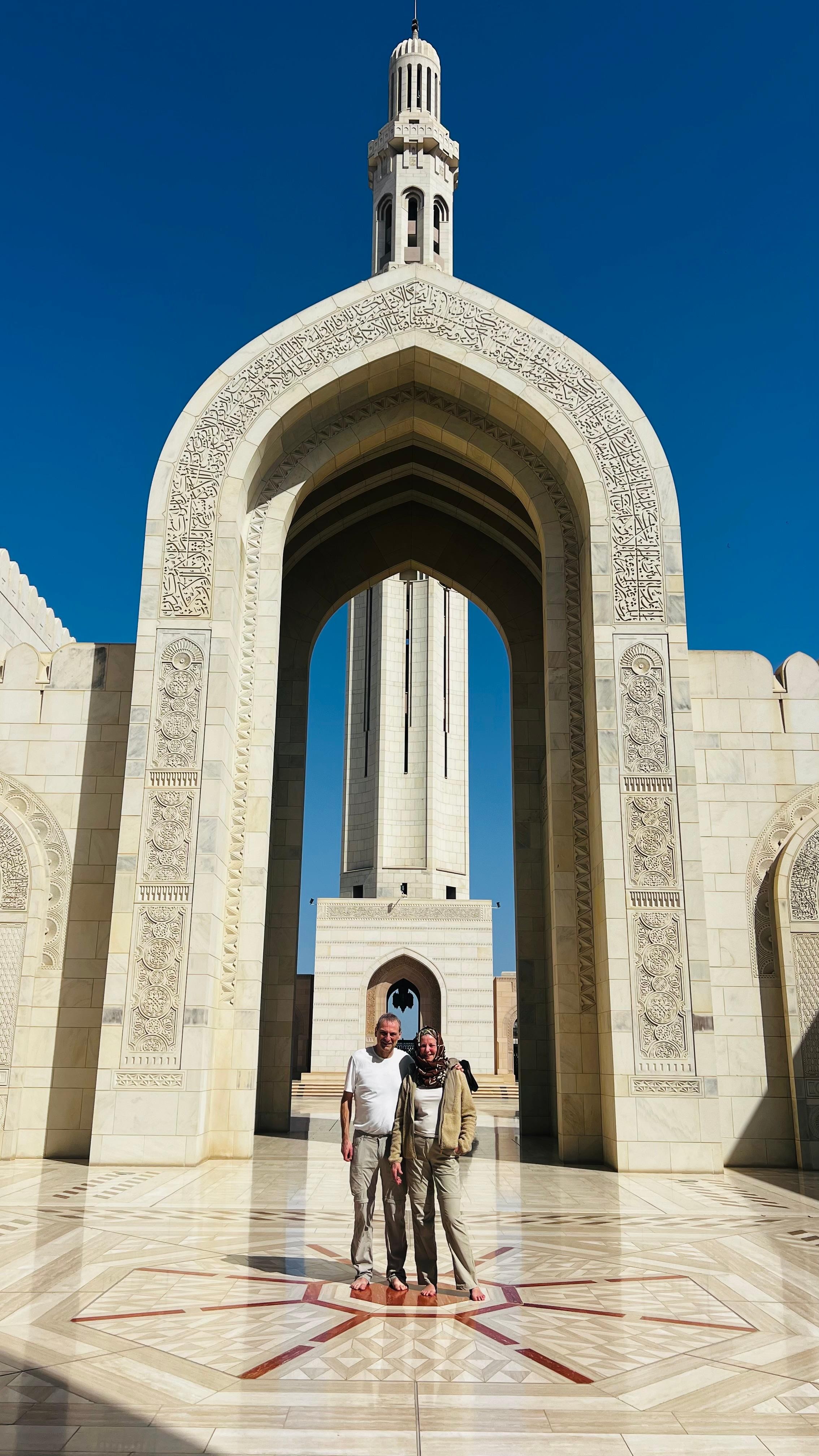 Muscat: Private Full-Day Highlights Tour with Lunch