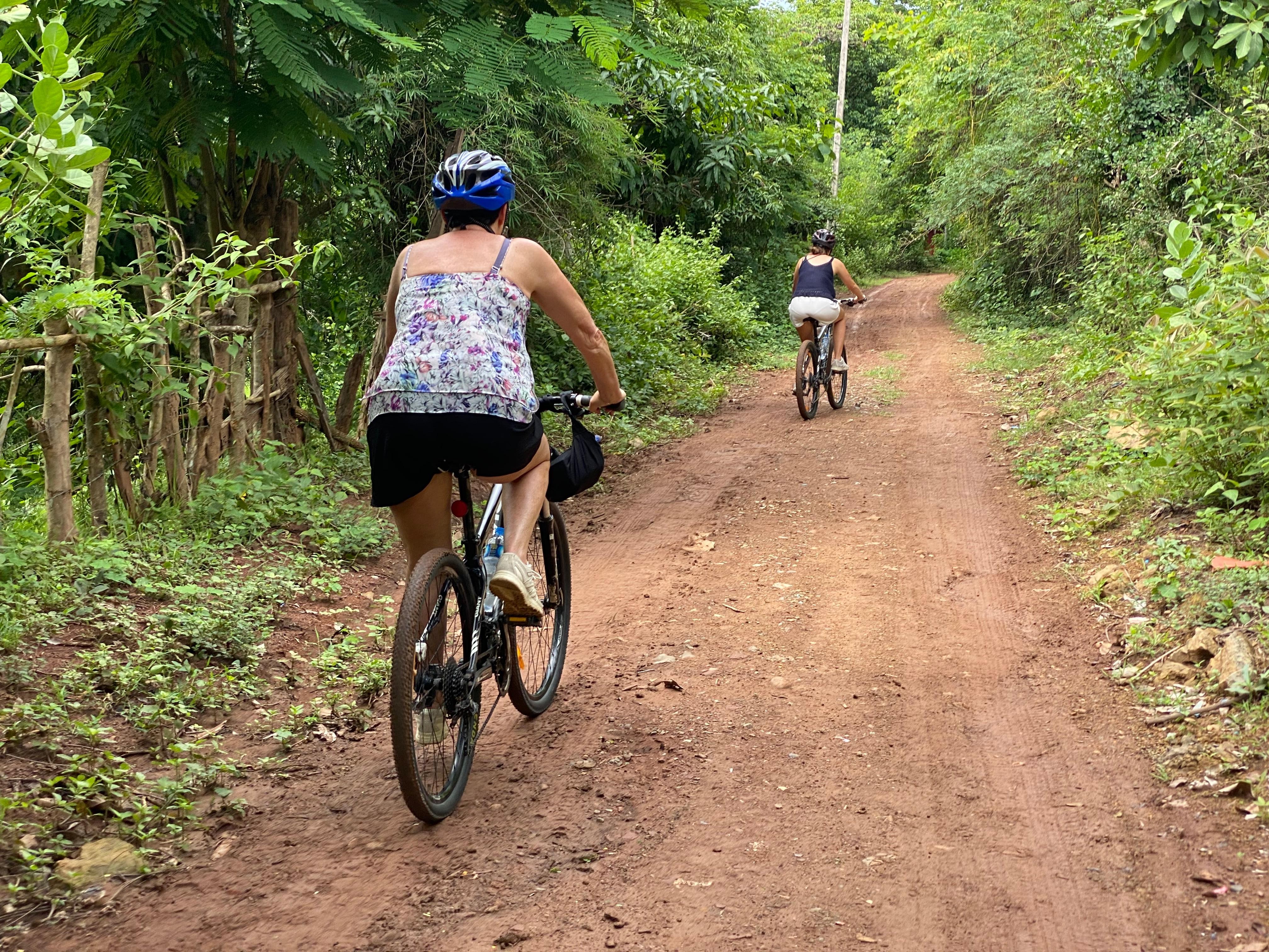 Luang Prabang: Guided Rice Field Bike Tour with Ferry Ride 2