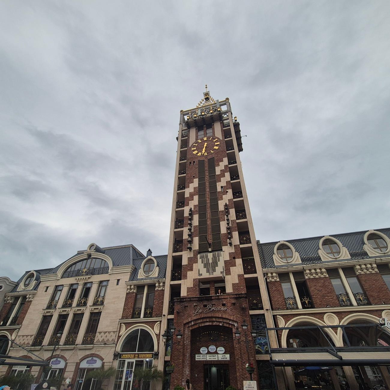 Batumi: Architectural Tour & tasting Adjarian Khachapuri 2