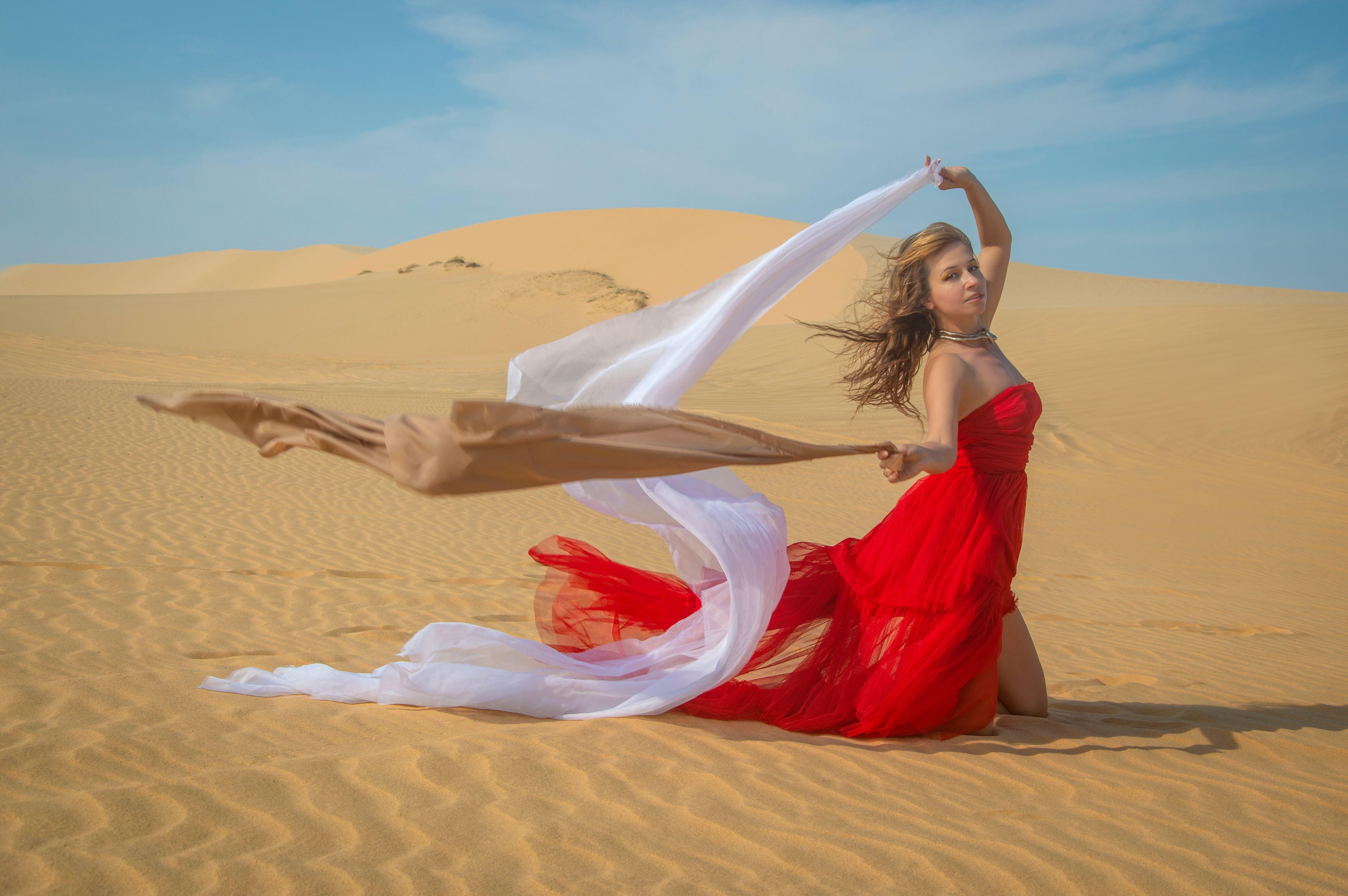 Doha: Desert Safari, Scarf Styling & Dune Bashing Experience 3