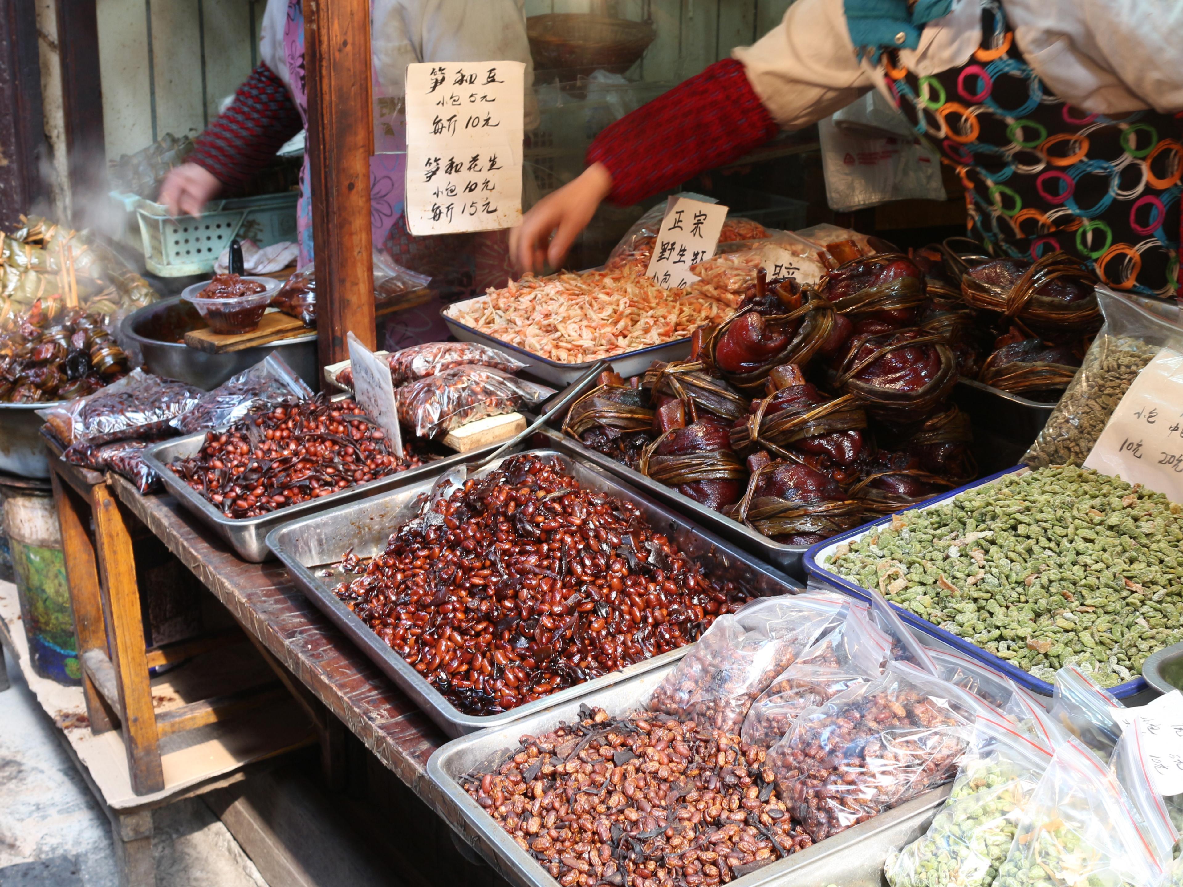 Shanghai: Zhujiajiao Water Town and City Private Day Tour 2