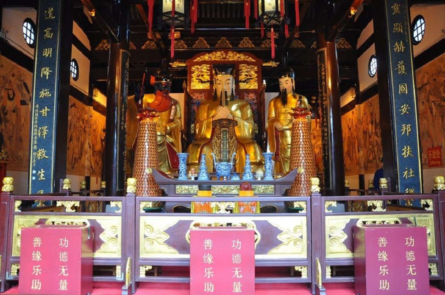 Shanghai: Yu Garden and City God Temple Walking Tour 2