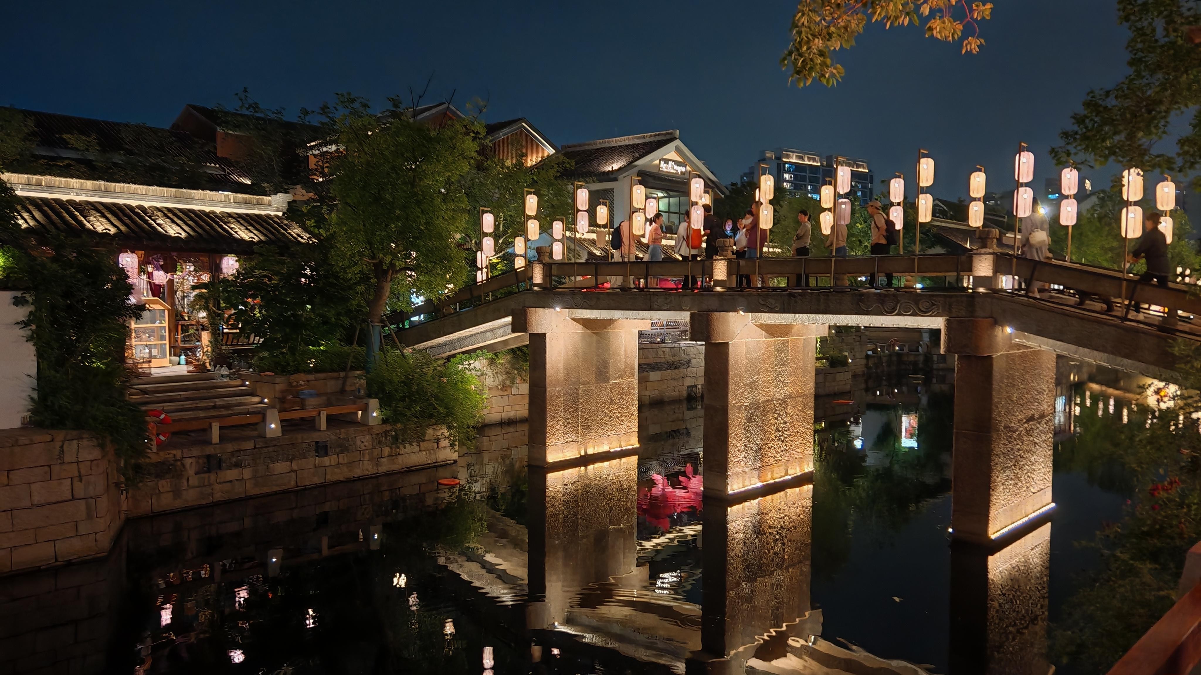 Glow Up Shanghai Night: Huangpu Cruise & Orient Venice Tour 3