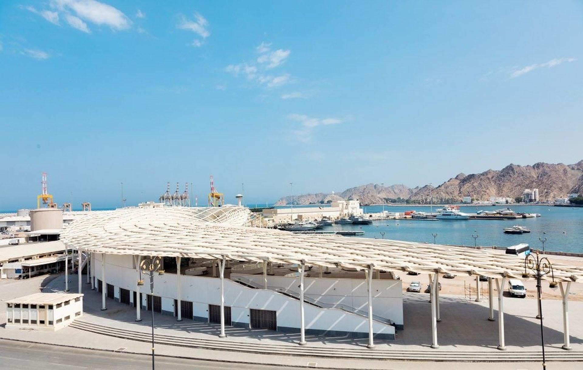 Muscat: Sunrise Boat Trip with Breakfast 3