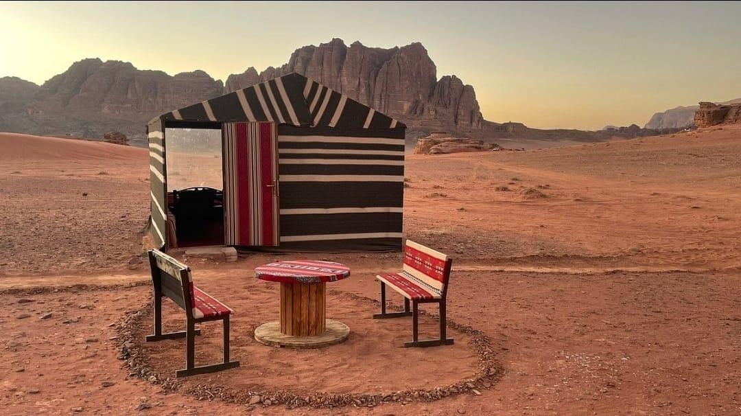 Wadi Rum: White Desert Overnight Safari with Meals 2
