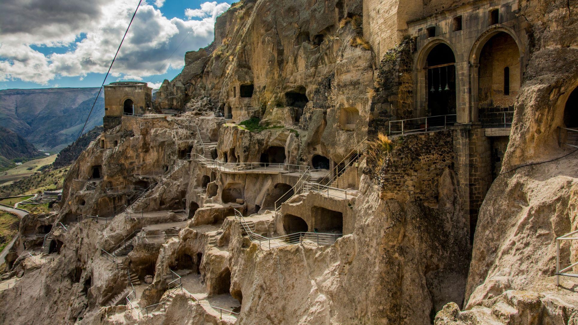 Tbilisi: Vardzia, Borjomi & Rabati Tour with Entry Ticket