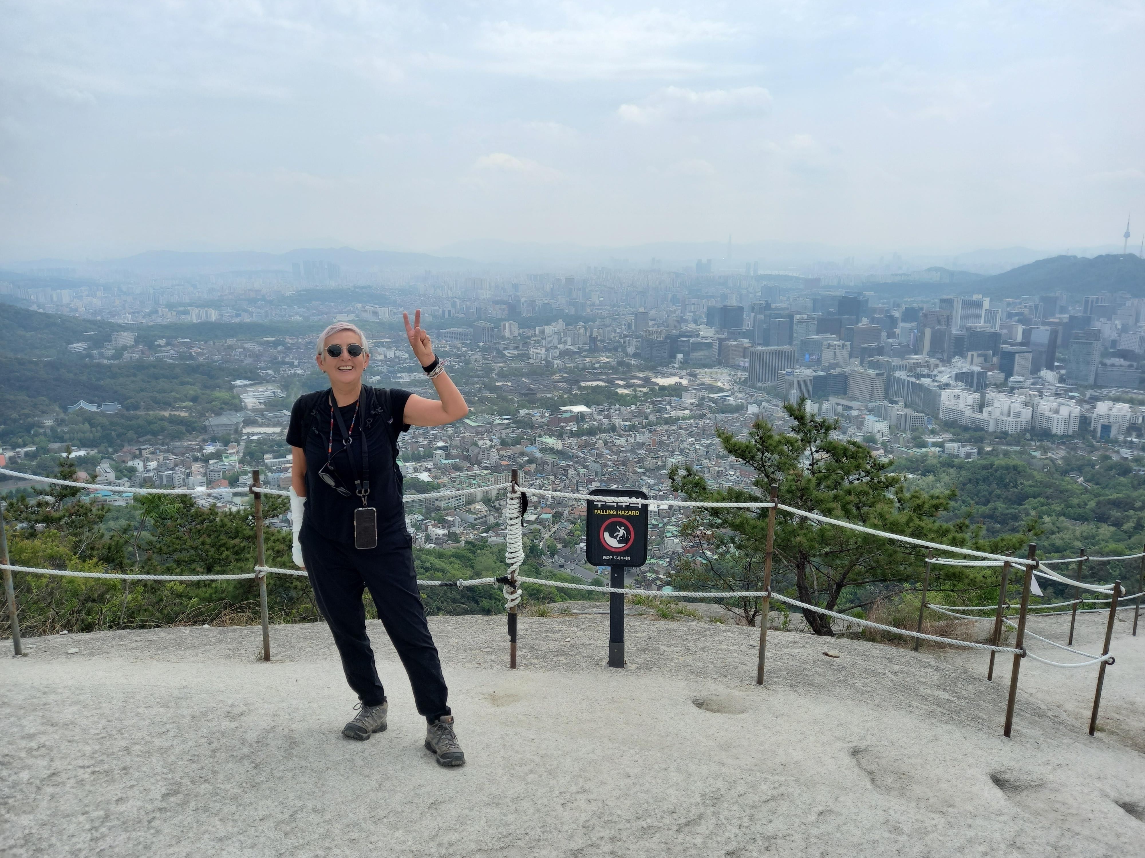 Seoul: Gyeongbokgung Palace and Inwangsan Mt. Hiking Tour