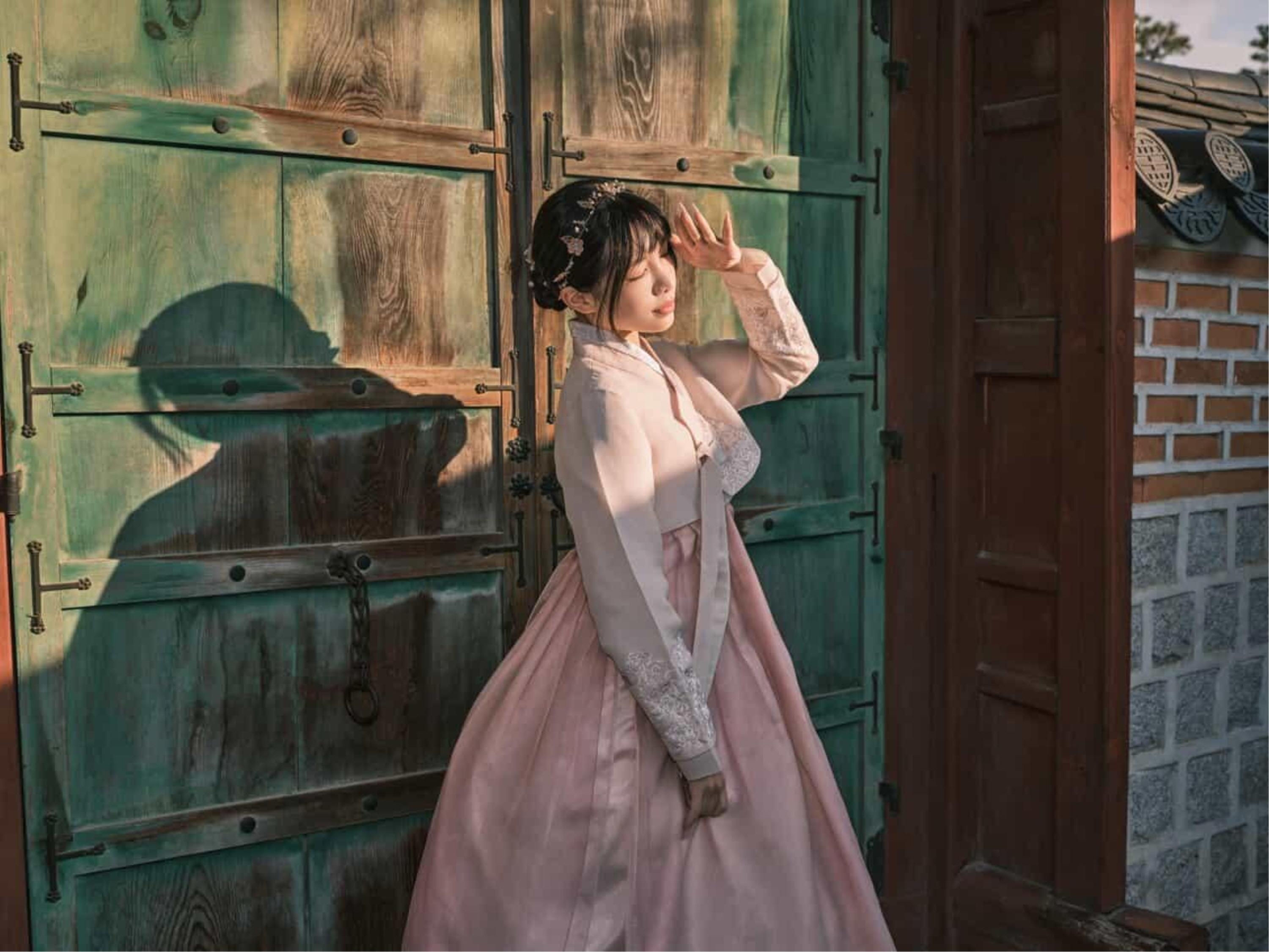 Seoul: Cinematic Hanbok Experience with Photos 3