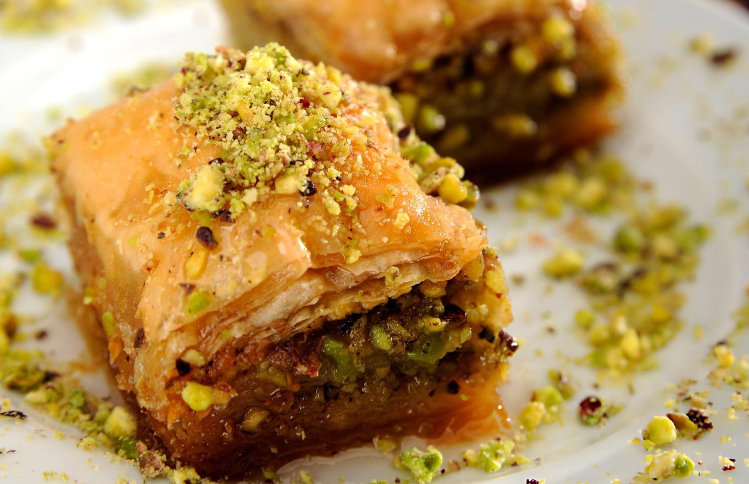 Flavors of Baku: Guided Food Tasting Tour with Tea Session