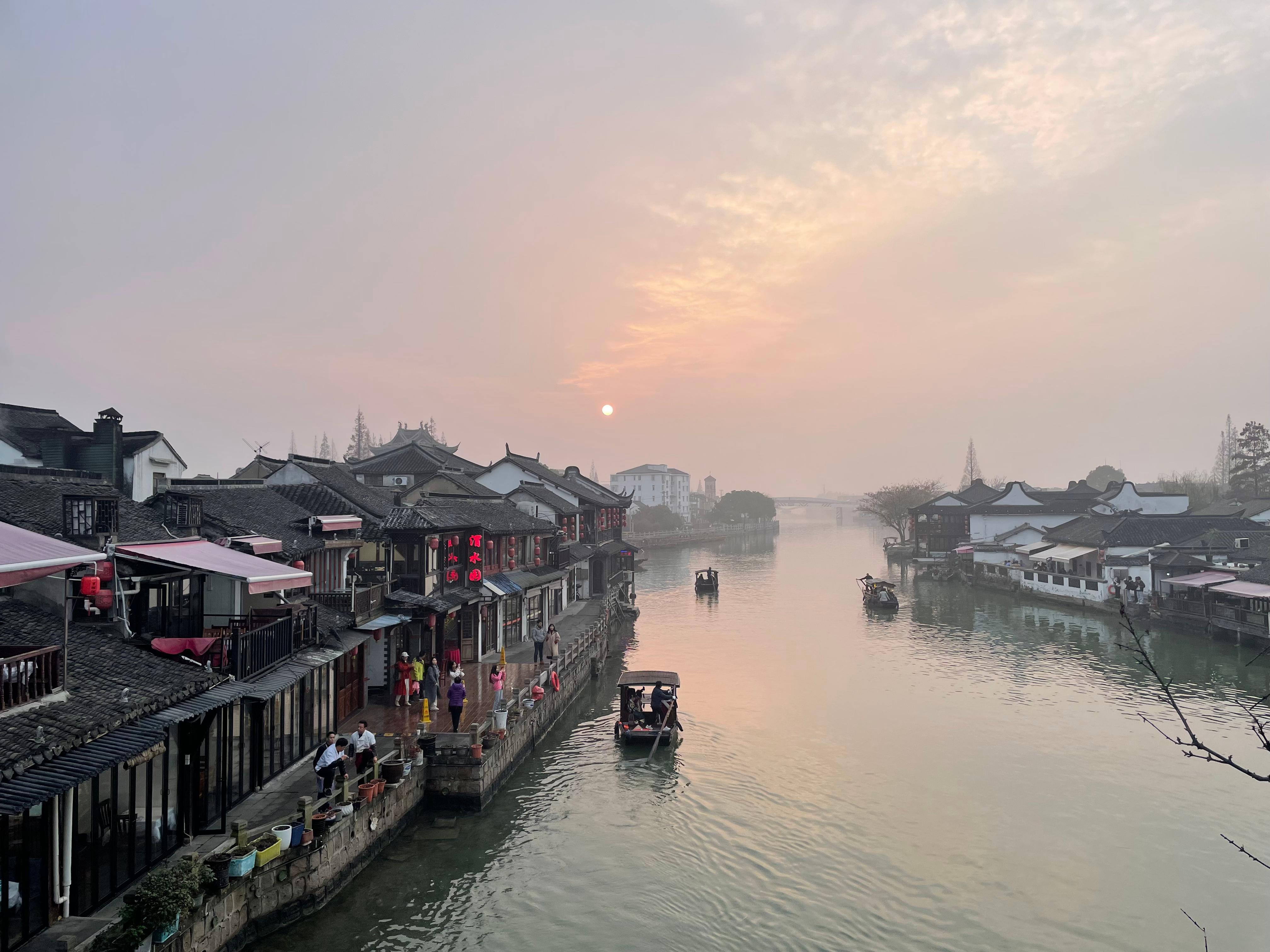 Shanghai: Zhujiajiao Water Town Half Day Tour