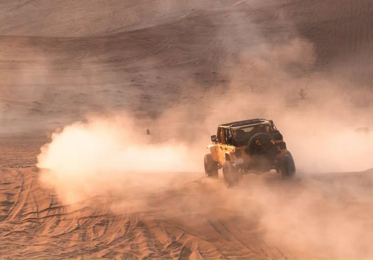 Riyadh: Private 4x4 Desert Safari, Sandboarding & Sunset 3