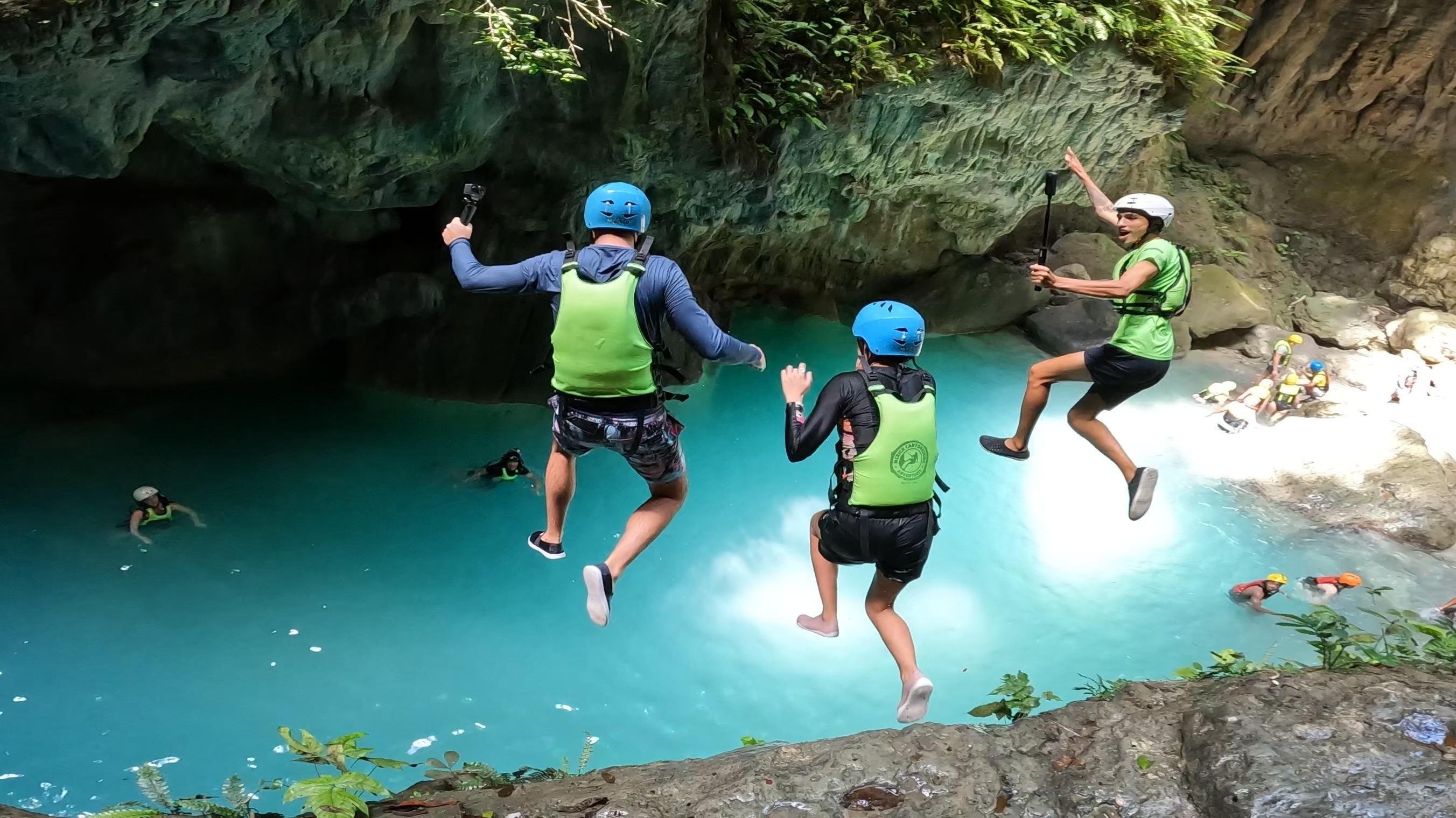 Cebu: Pescador Island, Sardines run and Kawasan Canyoneering