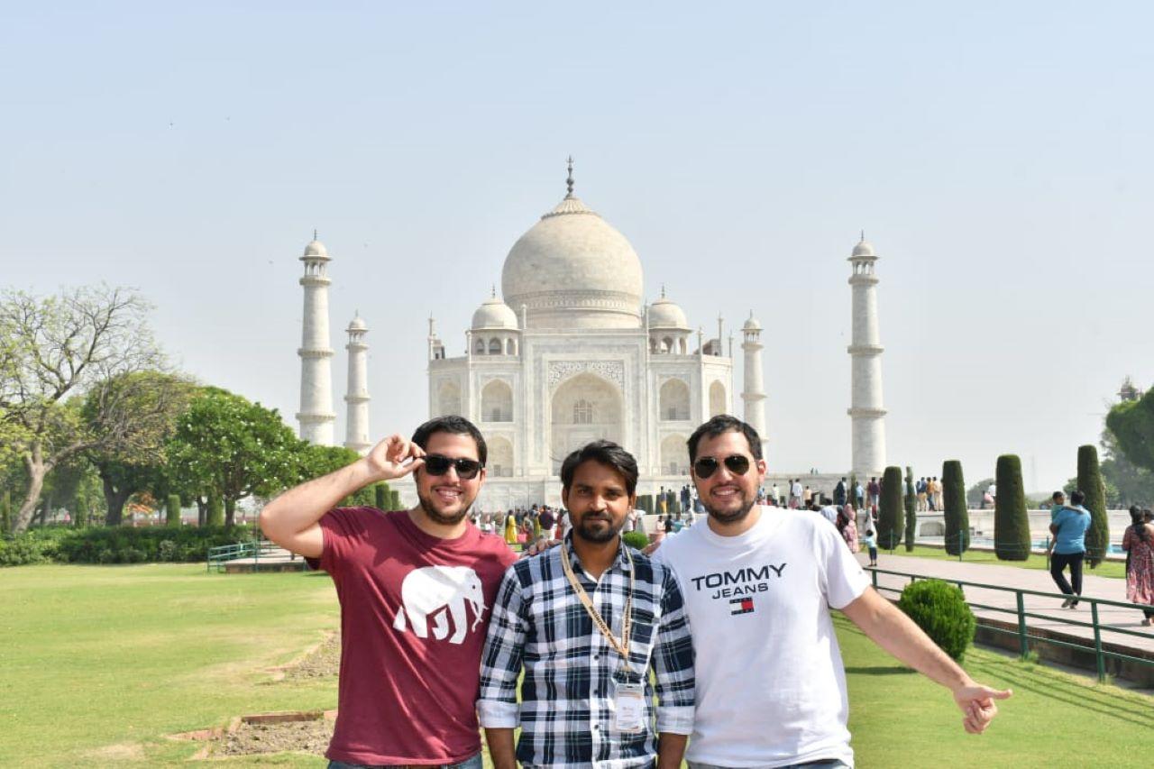 New Delhi: Taj Mahal Tour by Luxury SUV Car & 5-Star Lunch 2