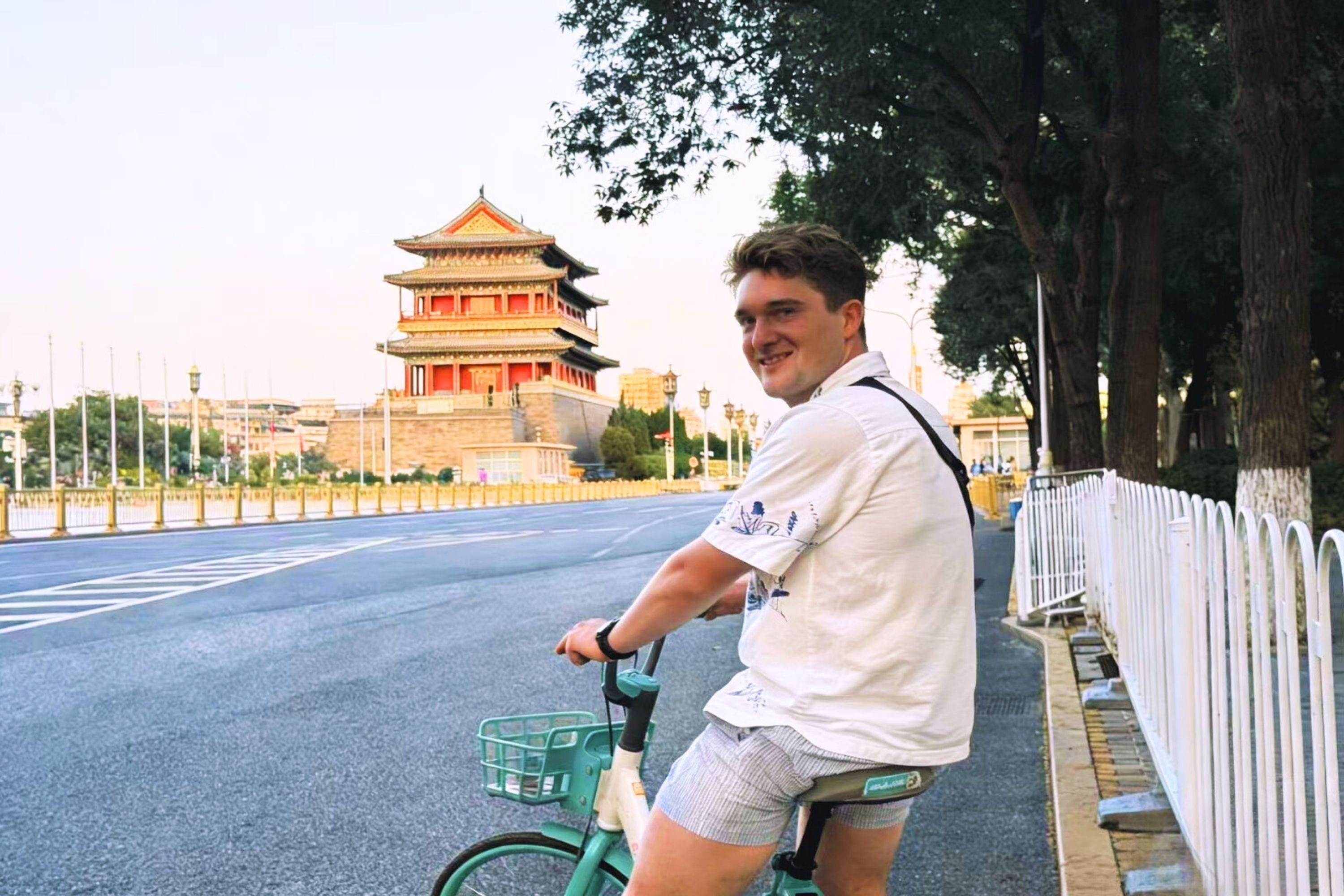 Beijing: Central Axis Bike Tour with Local Street Food Stops 2