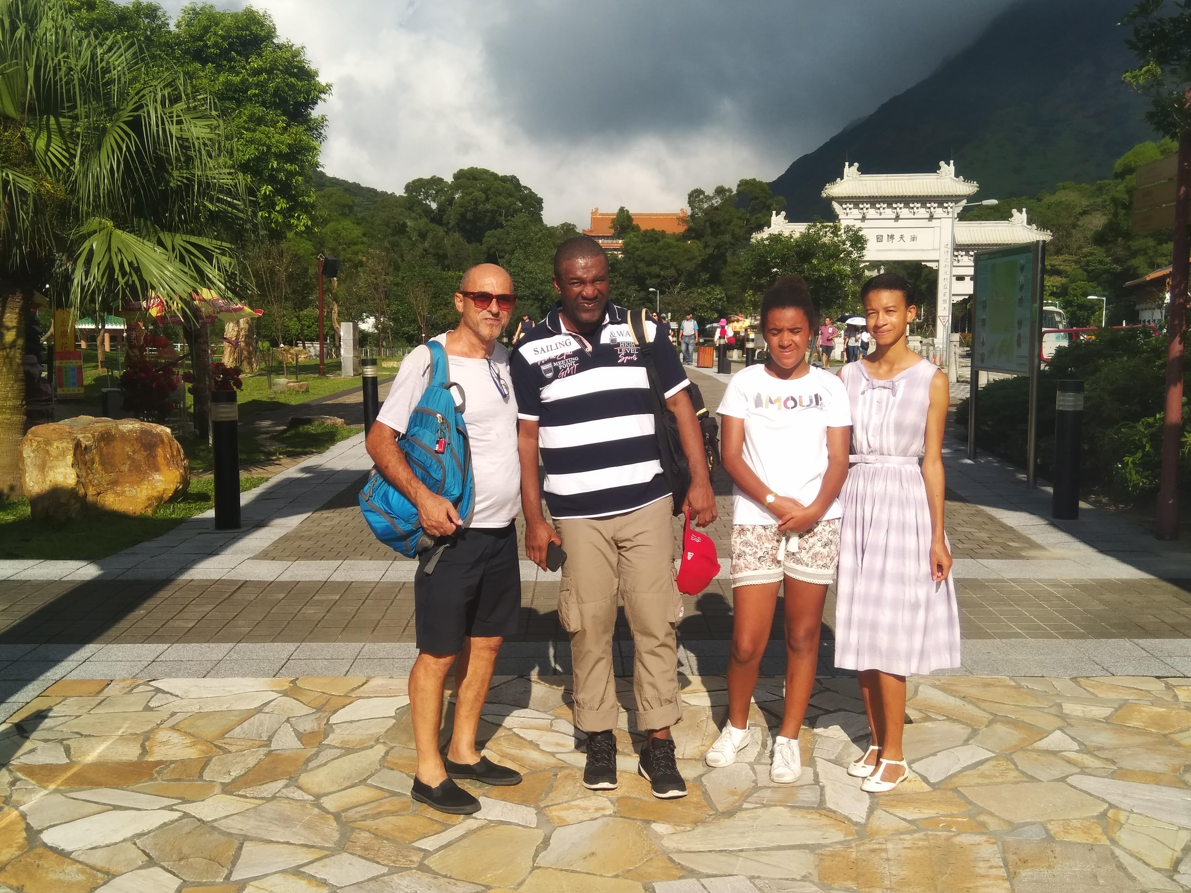 Hong Kong Must-See attractions Walking Tour With A Guide 3