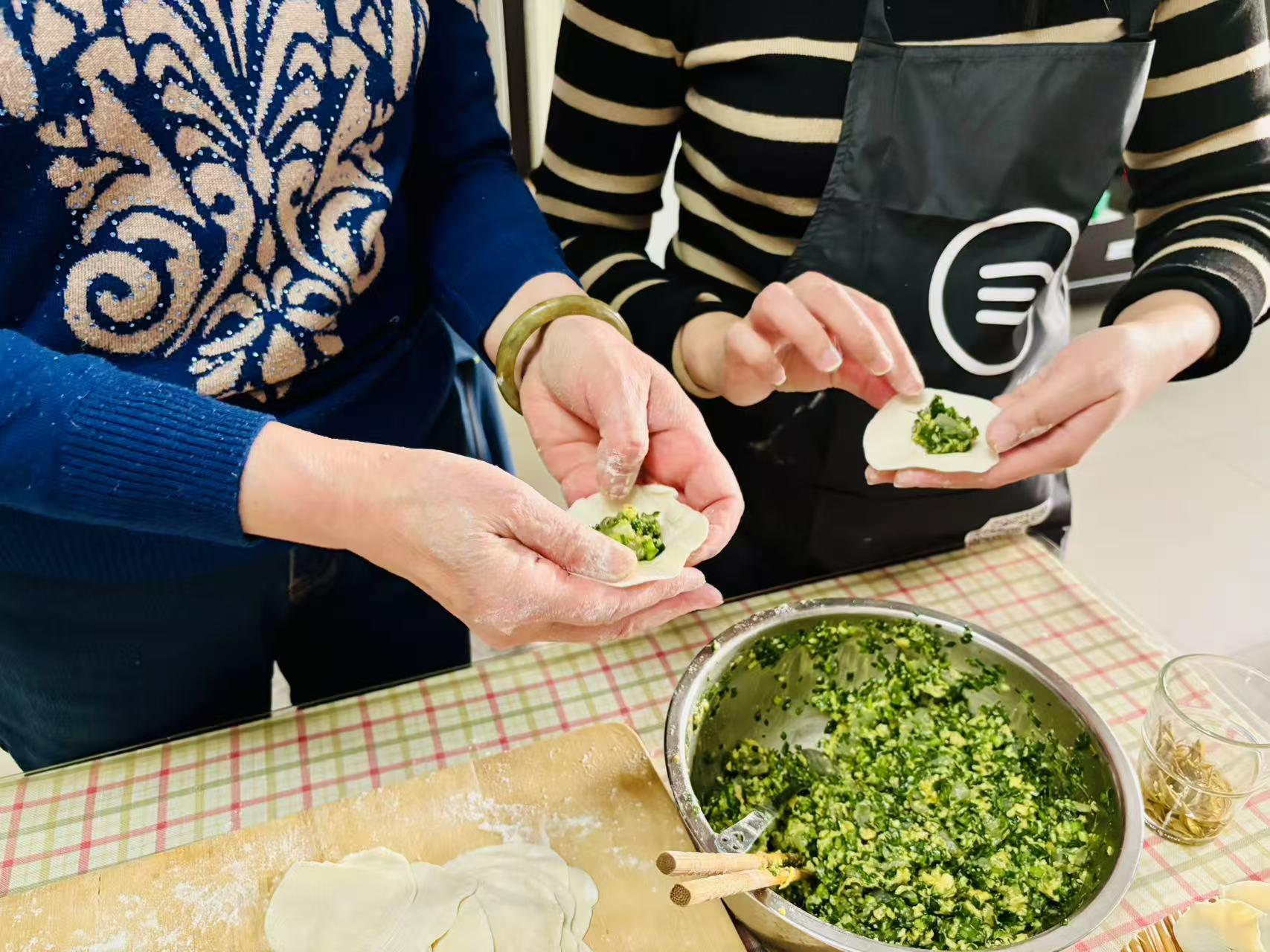 Beijing: Dumpling Cooking Class with Wet Market Tour in CBD 3
