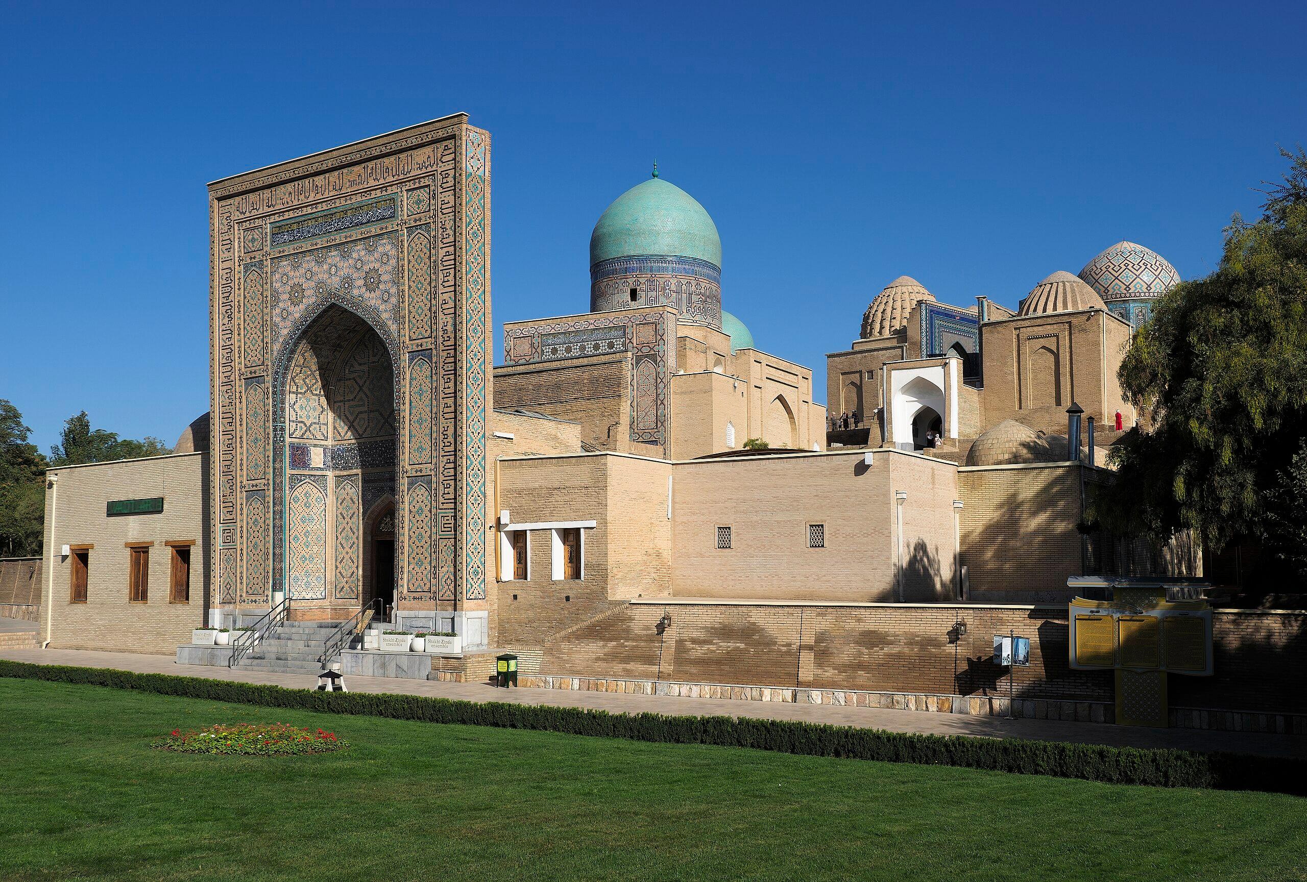 Shahi Zinda Complex Guided Tour with a Local Expert