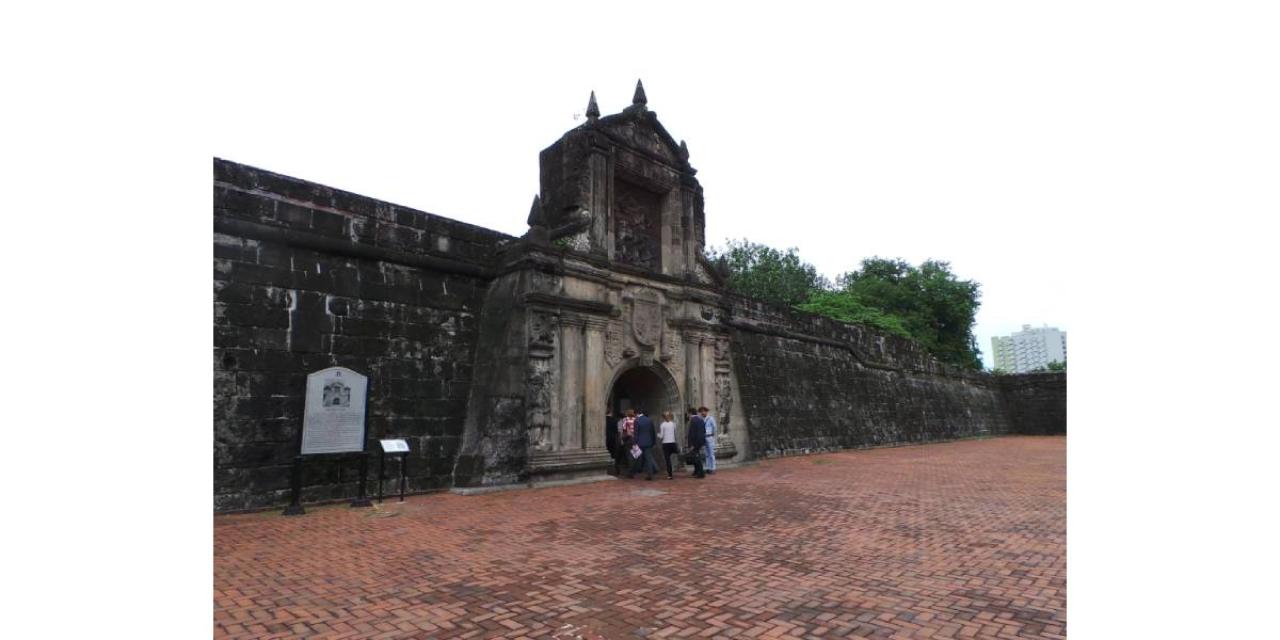 Manila: Guided Fort Santiago Tour