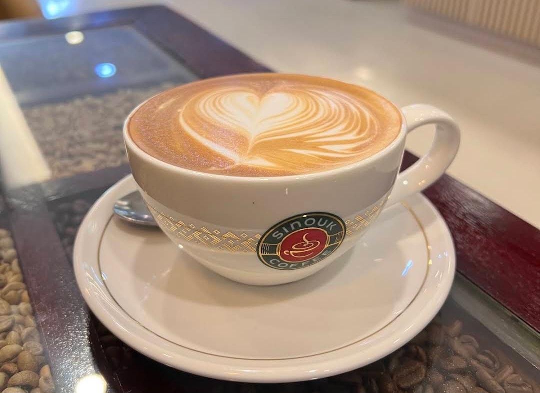 Patuxay: Guided Tour and Lao Coffee Tasting Experience 2
