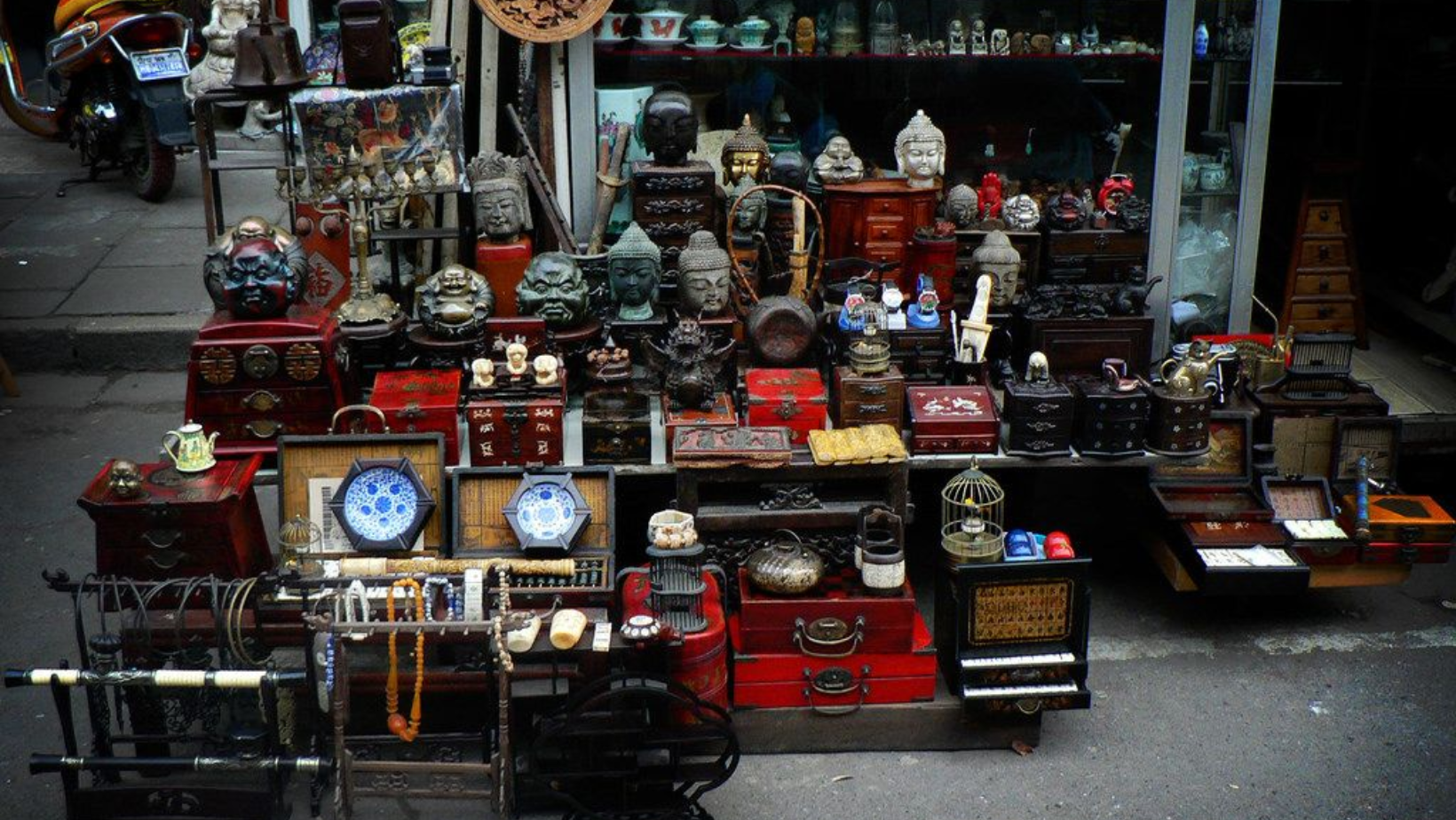 Private Shanghai Shopping Tour with Local Shopping Guru