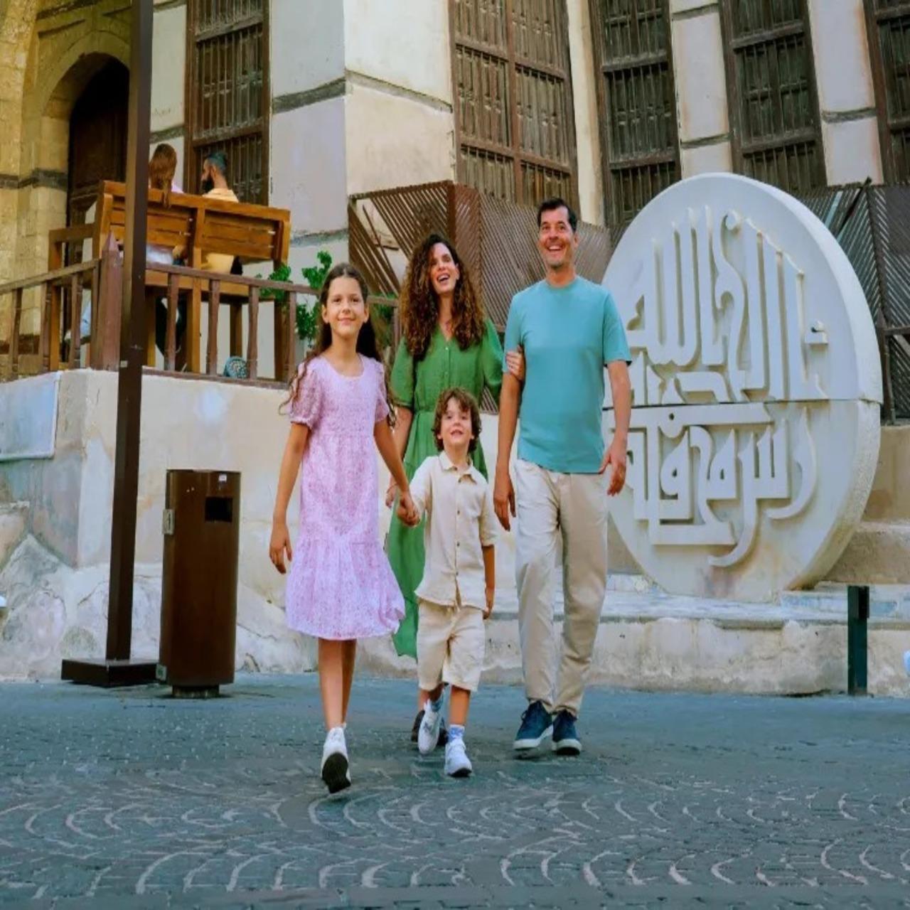 Jeddah: Al-Balad Night Tour with Coffee and Guide
