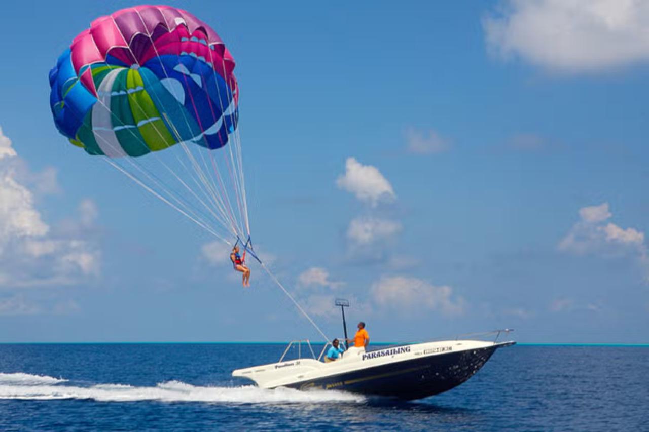 From Malé: Parasailing with Round-Trip Speedboat Transfer