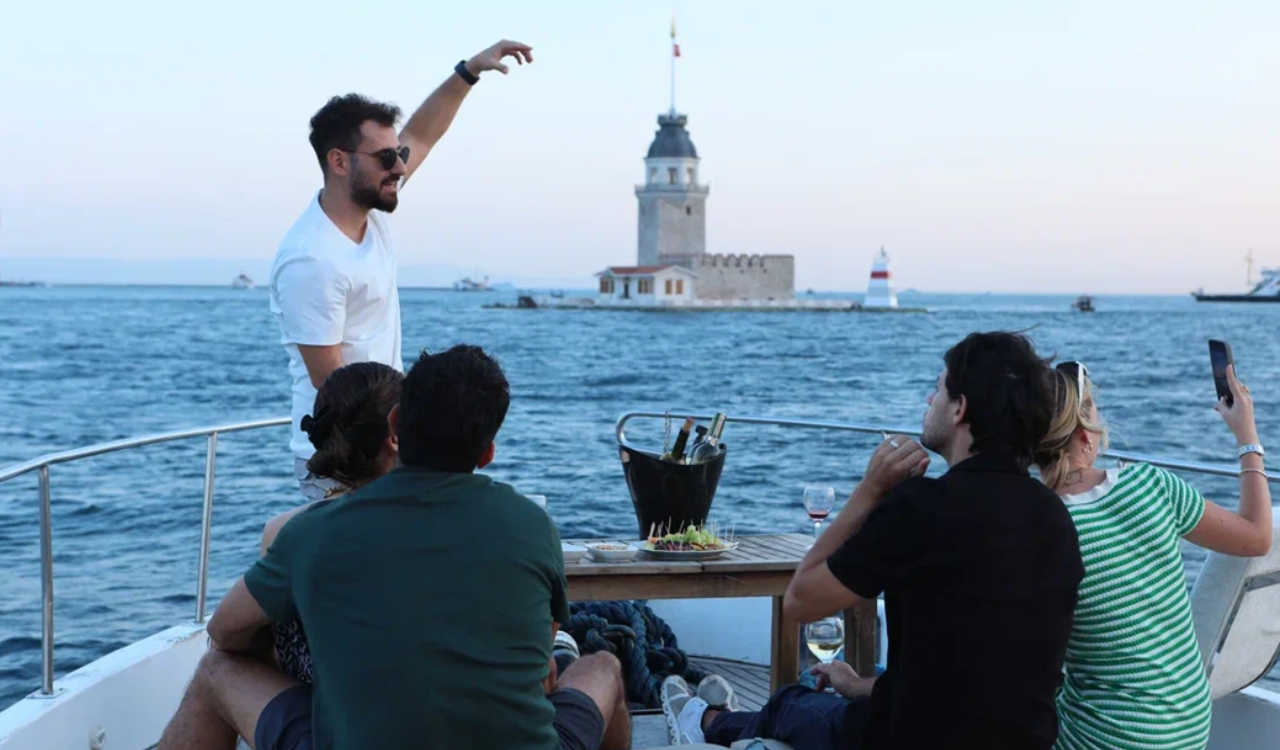 Istanbul: Small Group Yacht Tour with Unlimited Wine 3