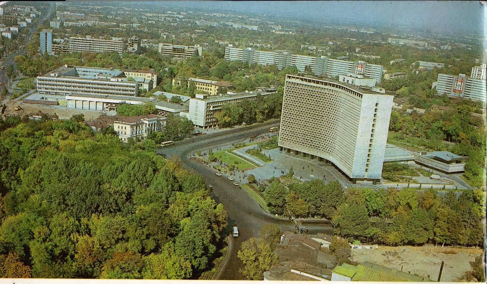 Tashkent: Soviet Charm Retro Tour on a Historic VAZ-2101 Car 3