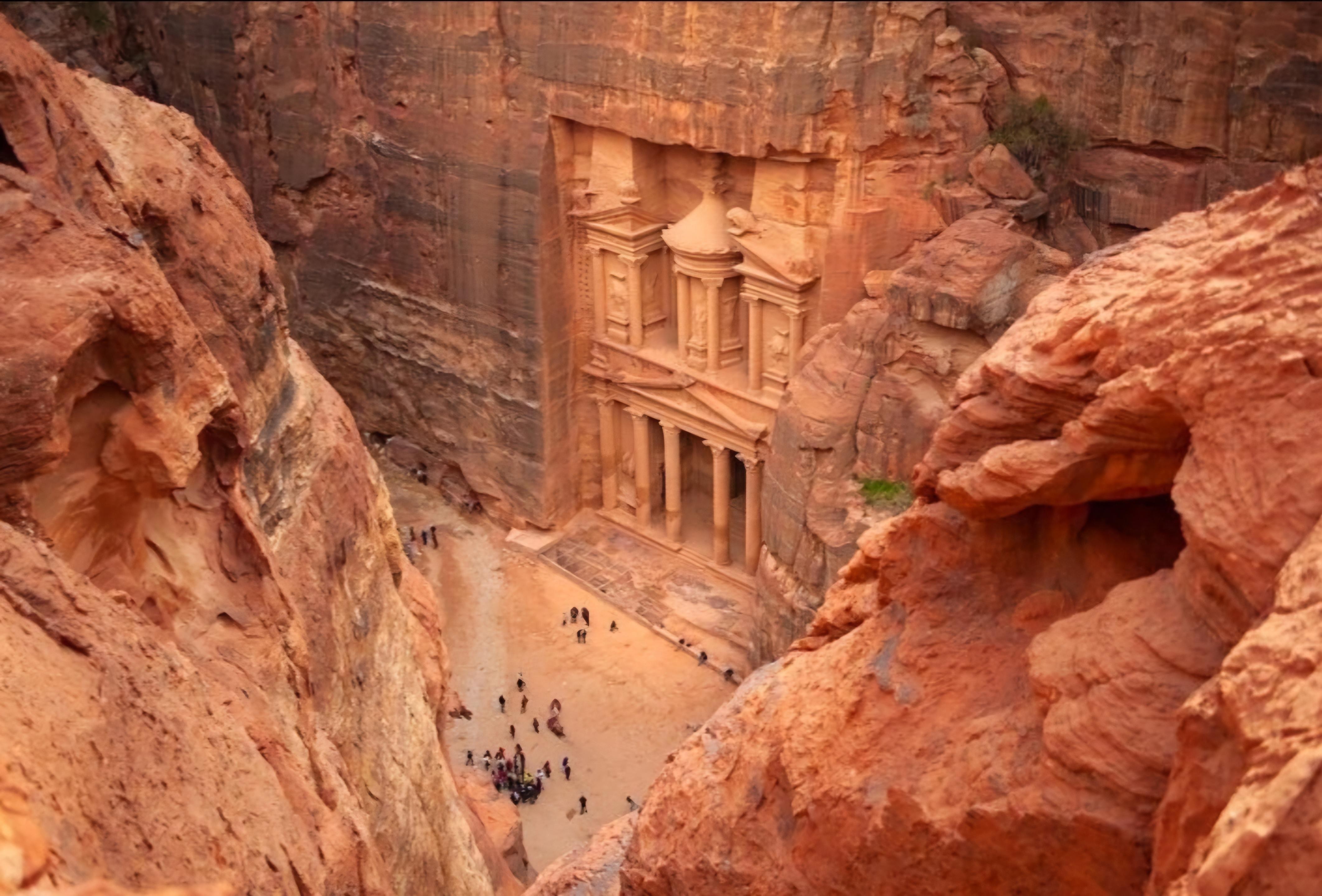 From Amman: Dead Sea and Petra Day Trip with Transfers