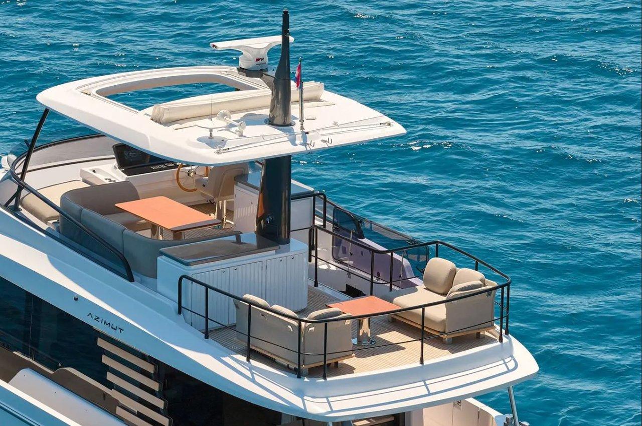 Baku: Shared Yacht Tour with Swimming Stop