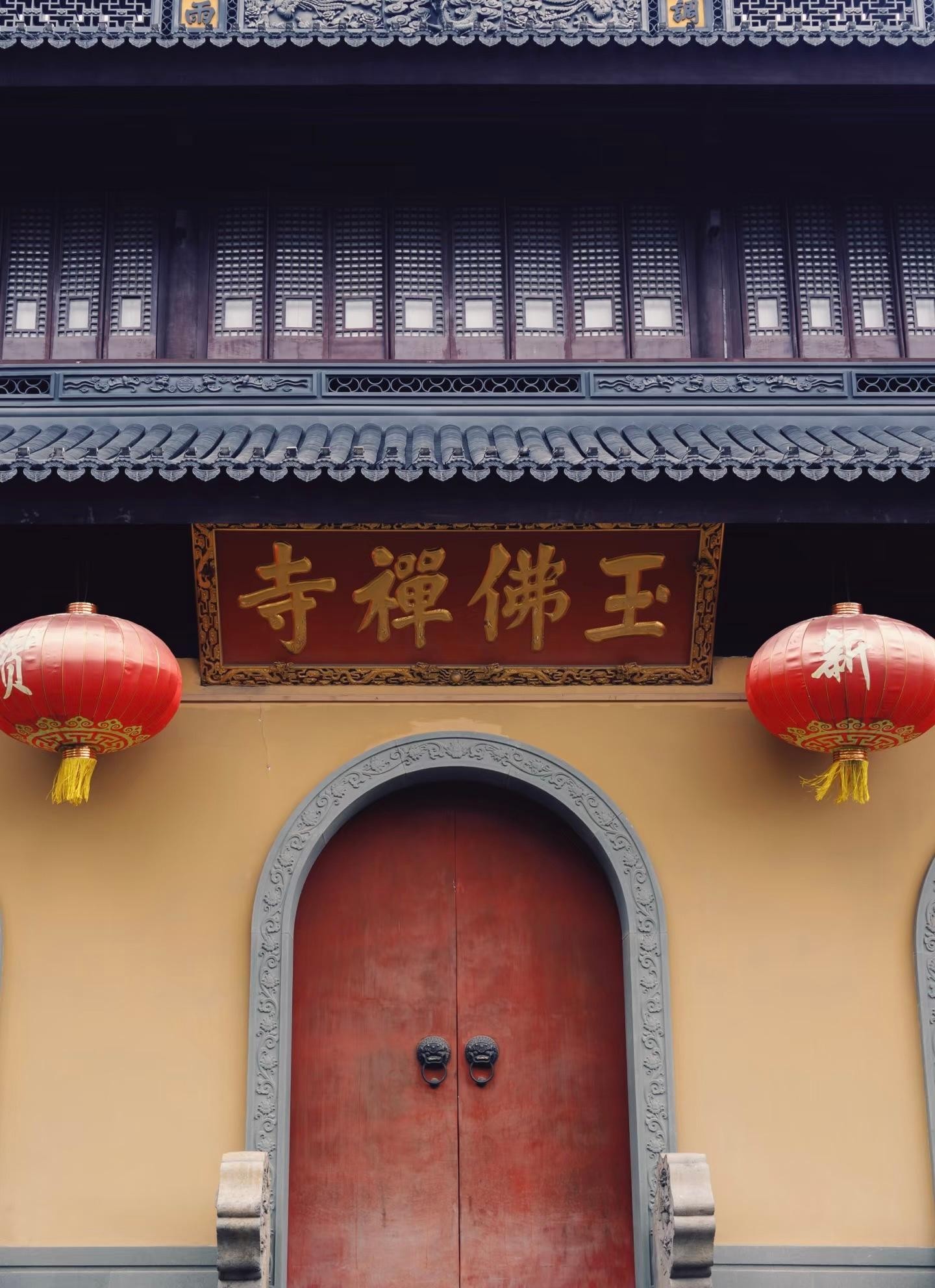 2H Private Tour: Jade Temple & Buddhism Meal (All Inclusive)