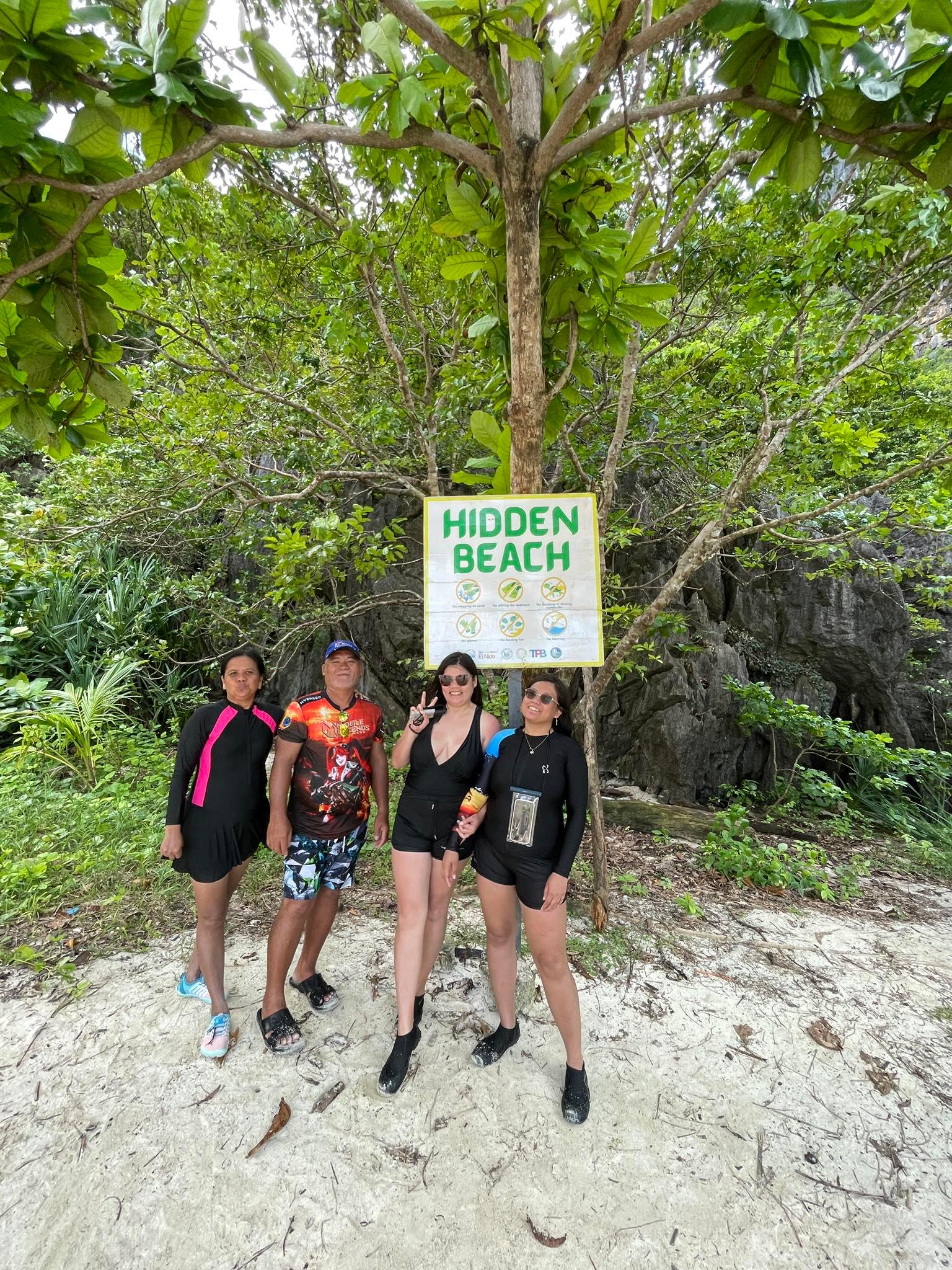 El Nido: Island Hopping and Snorkeling Private Boat Tour C 3