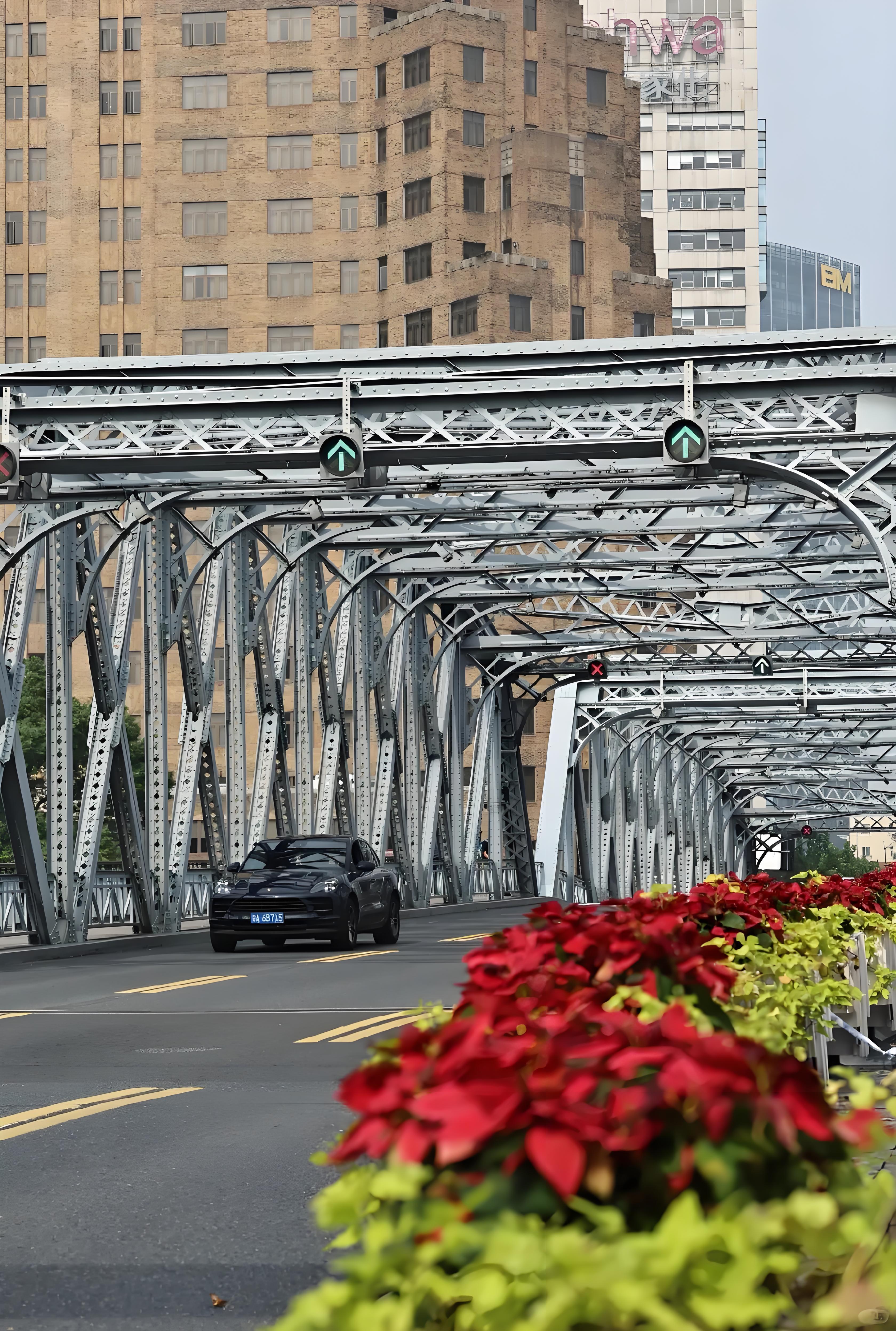 Shanghai: Guided Architecture & Urban Evolution Walking Tour 3