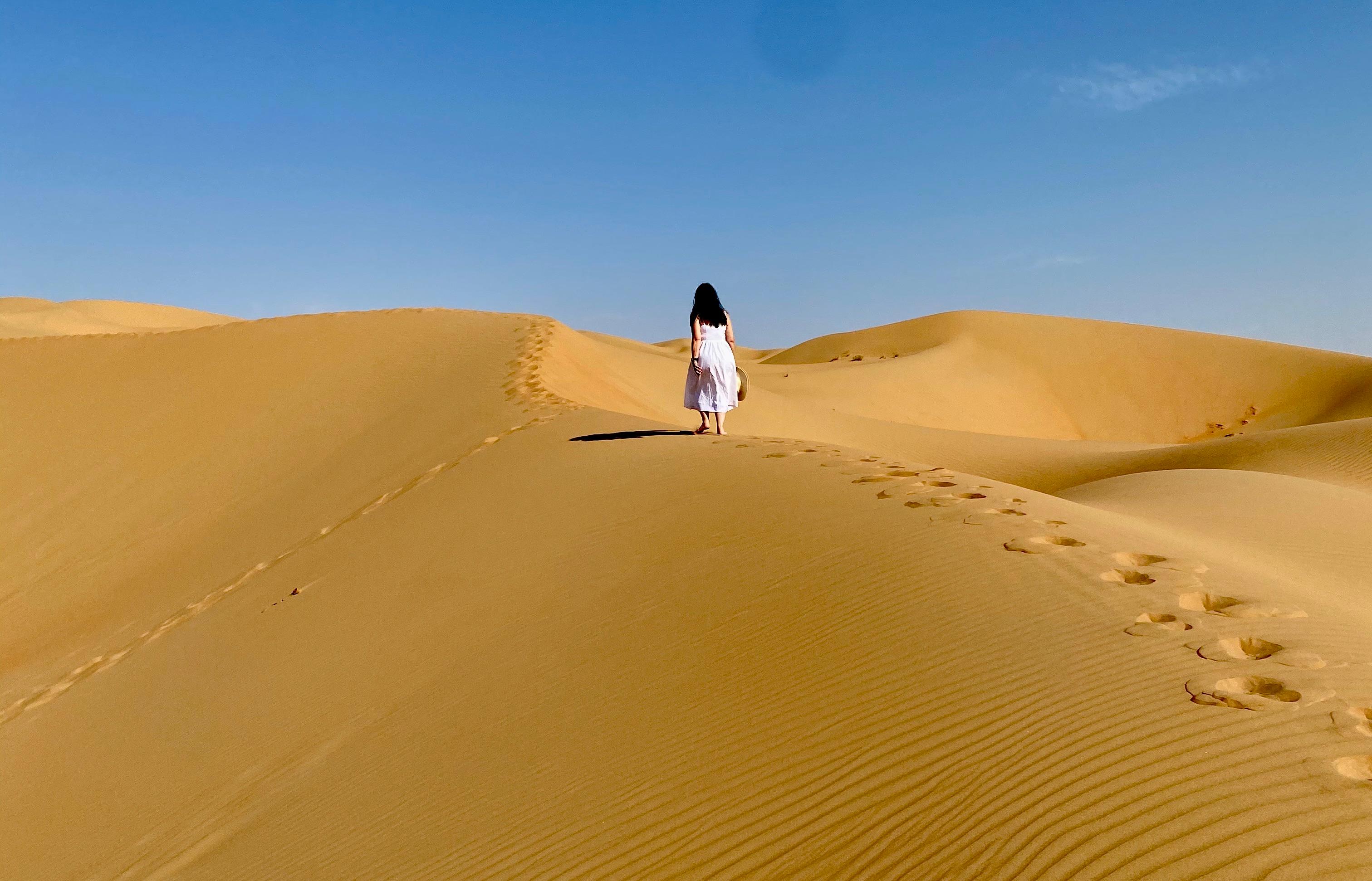From Muscat: 2-Day Wadi Bani Khalid Swim & Wahiba Sands Tour