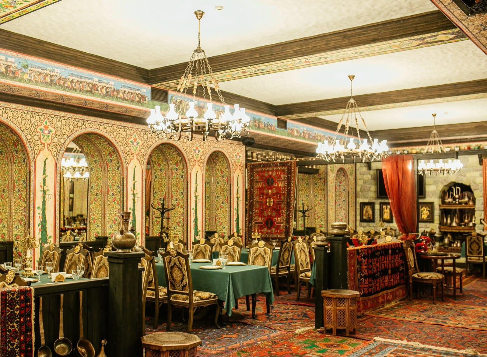 Baku: Free Walking Tour & Dinner at Shirvanshah Museum 3