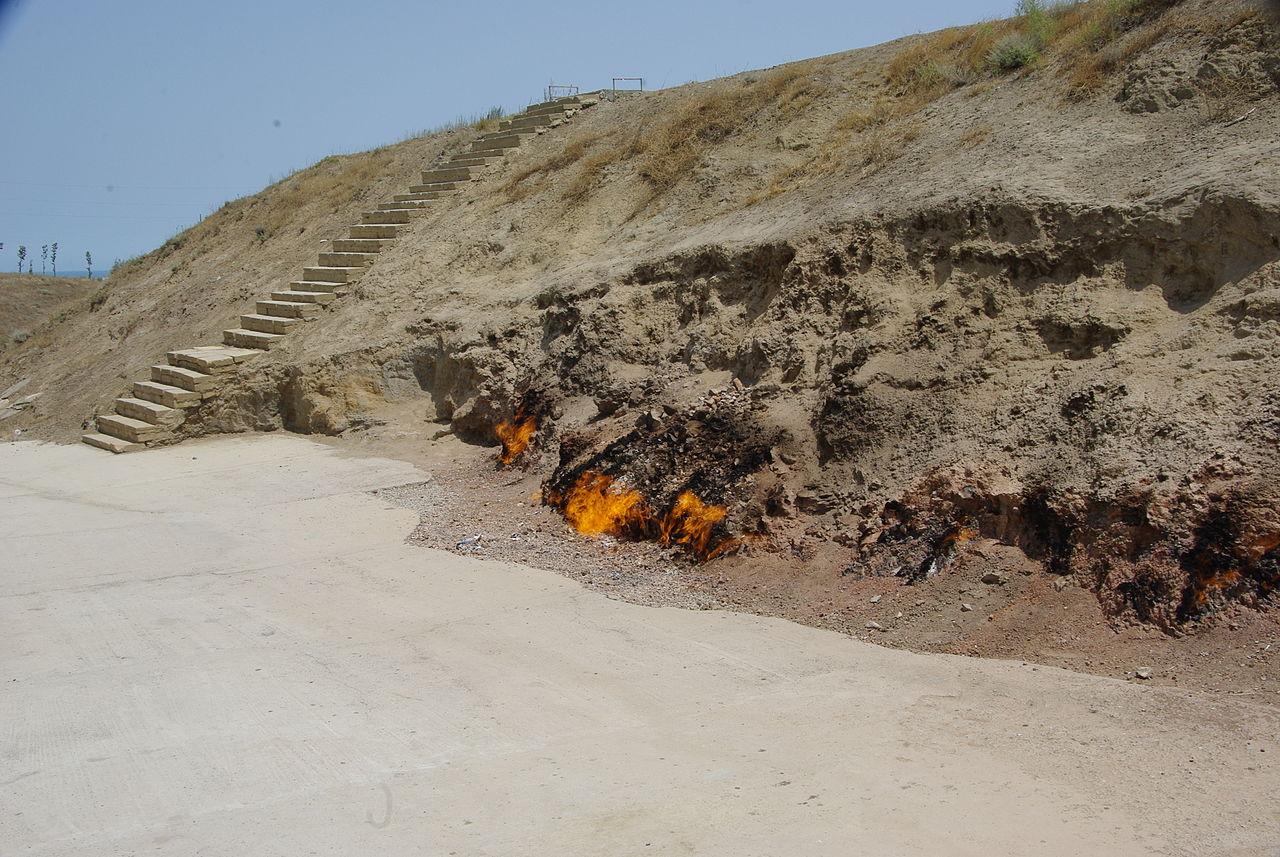 From Baku: Yanar Dag Visit, Horse Ride, and Dinner Tour 2