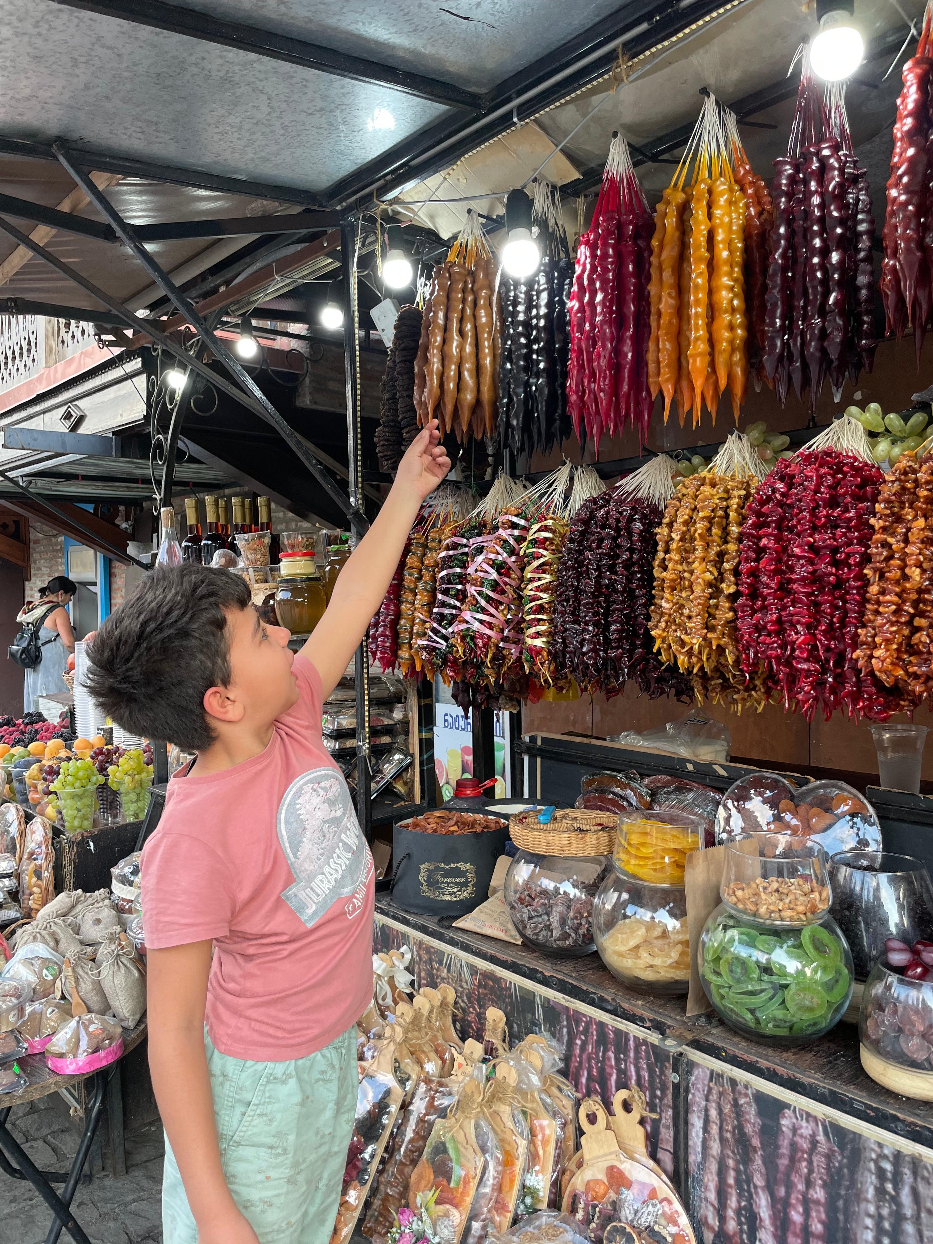Kutaisi: Guided Food Tour with Wine and Snacks 2