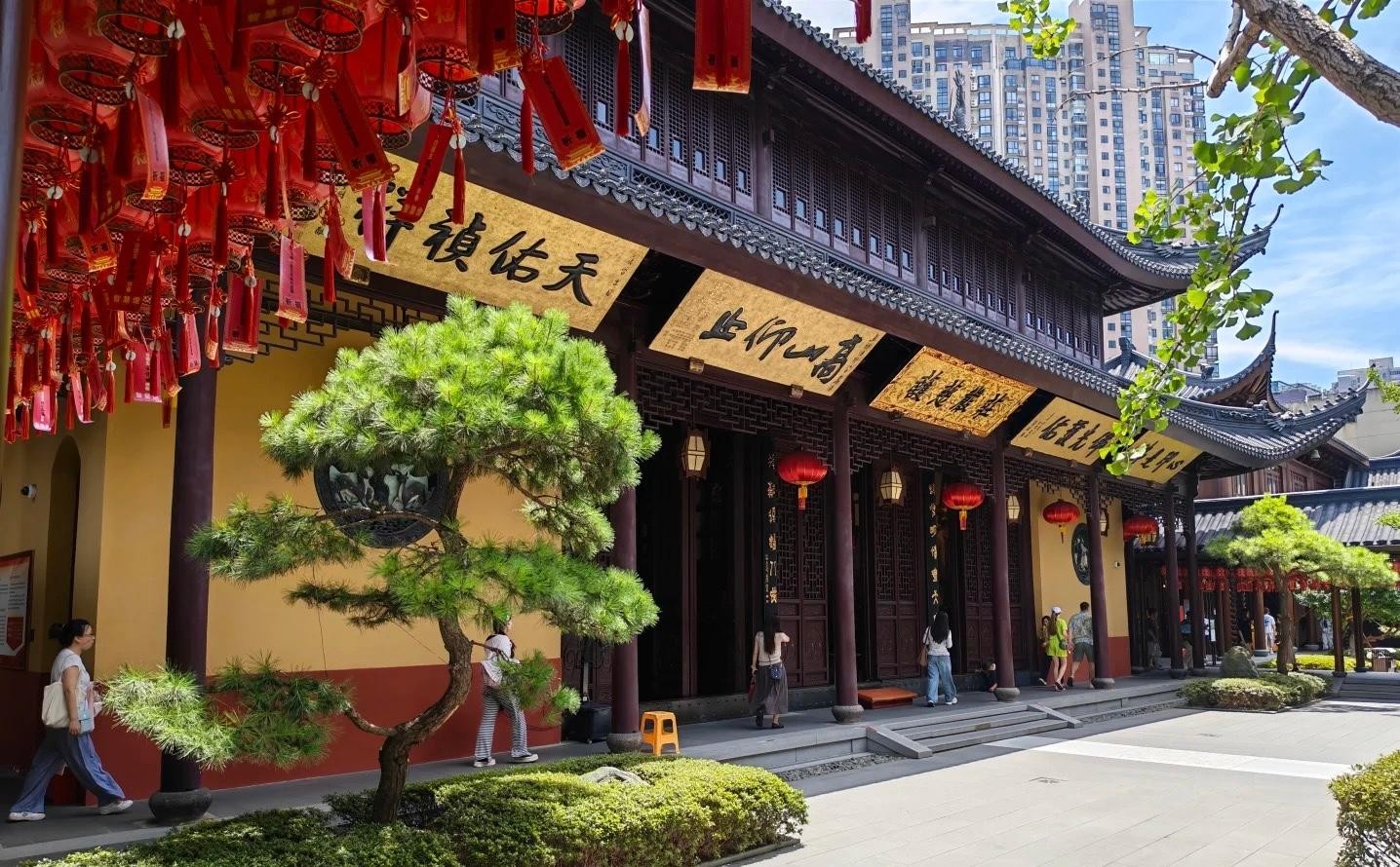 2H Private Tour: Jade Temple & Buddhism Meal (All Inclusive) 2