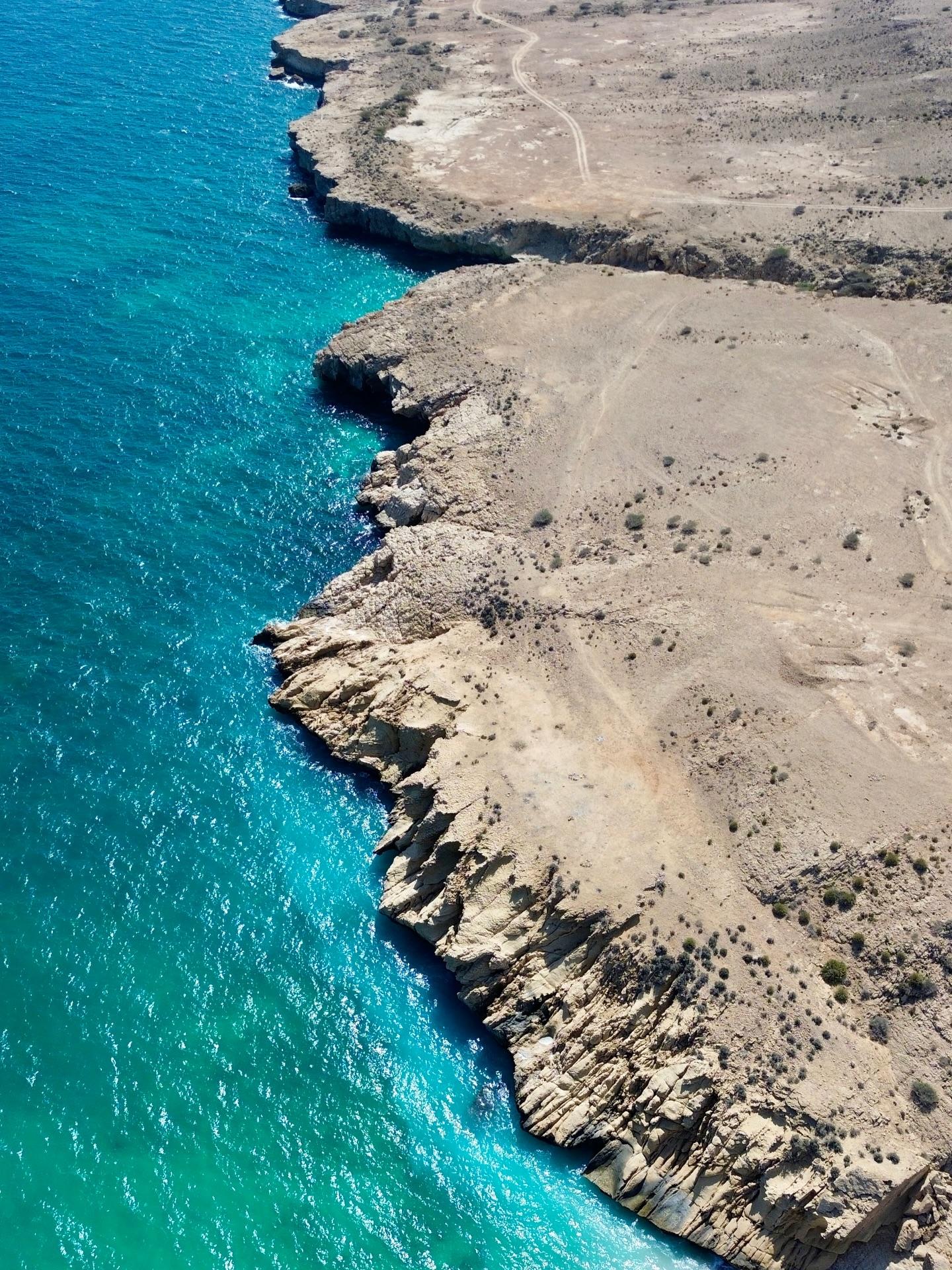 Wadi Shab Hike, Fins Beach Swim & Bimmah Sinkhole Tour 3