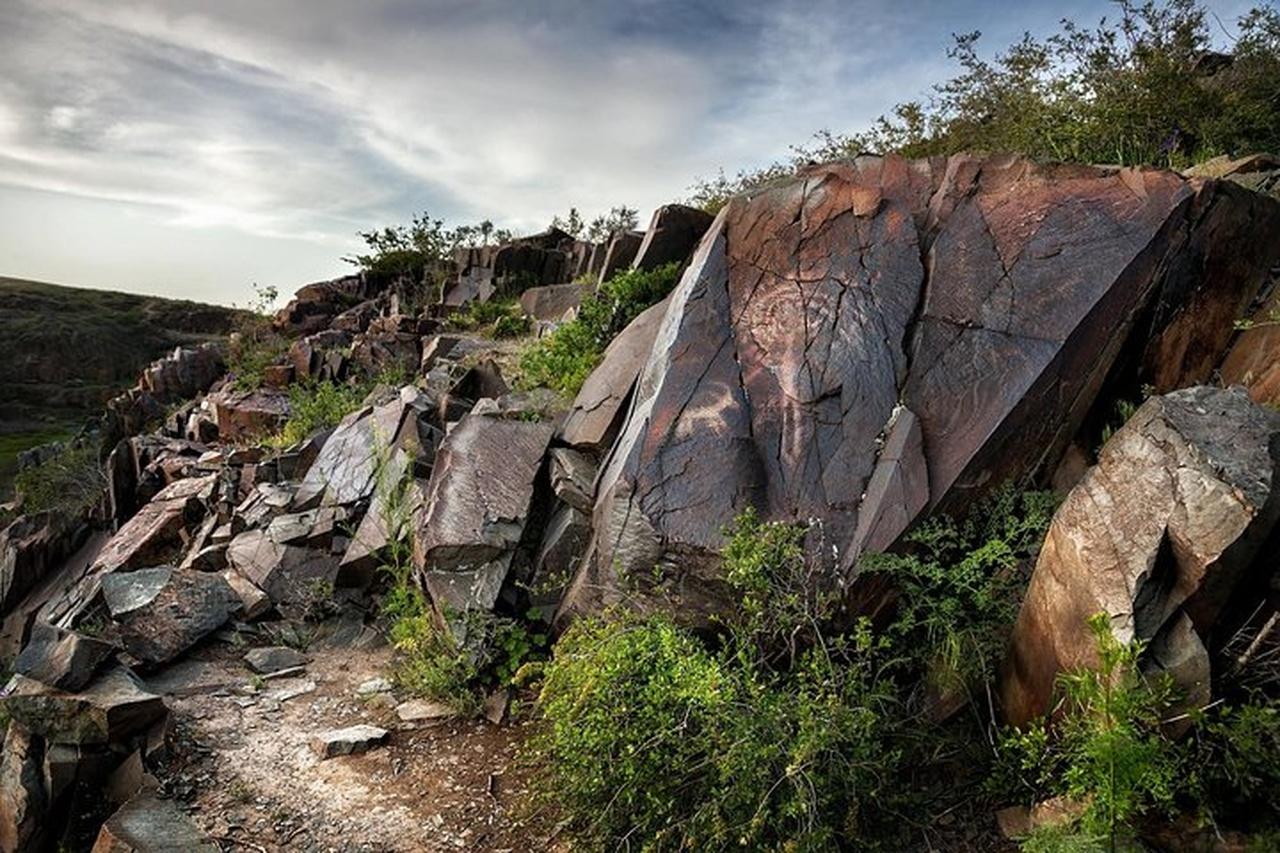 Tanbaly Gorge: Ancient Petroglyphs Day Tour at a UNESCO Site 2