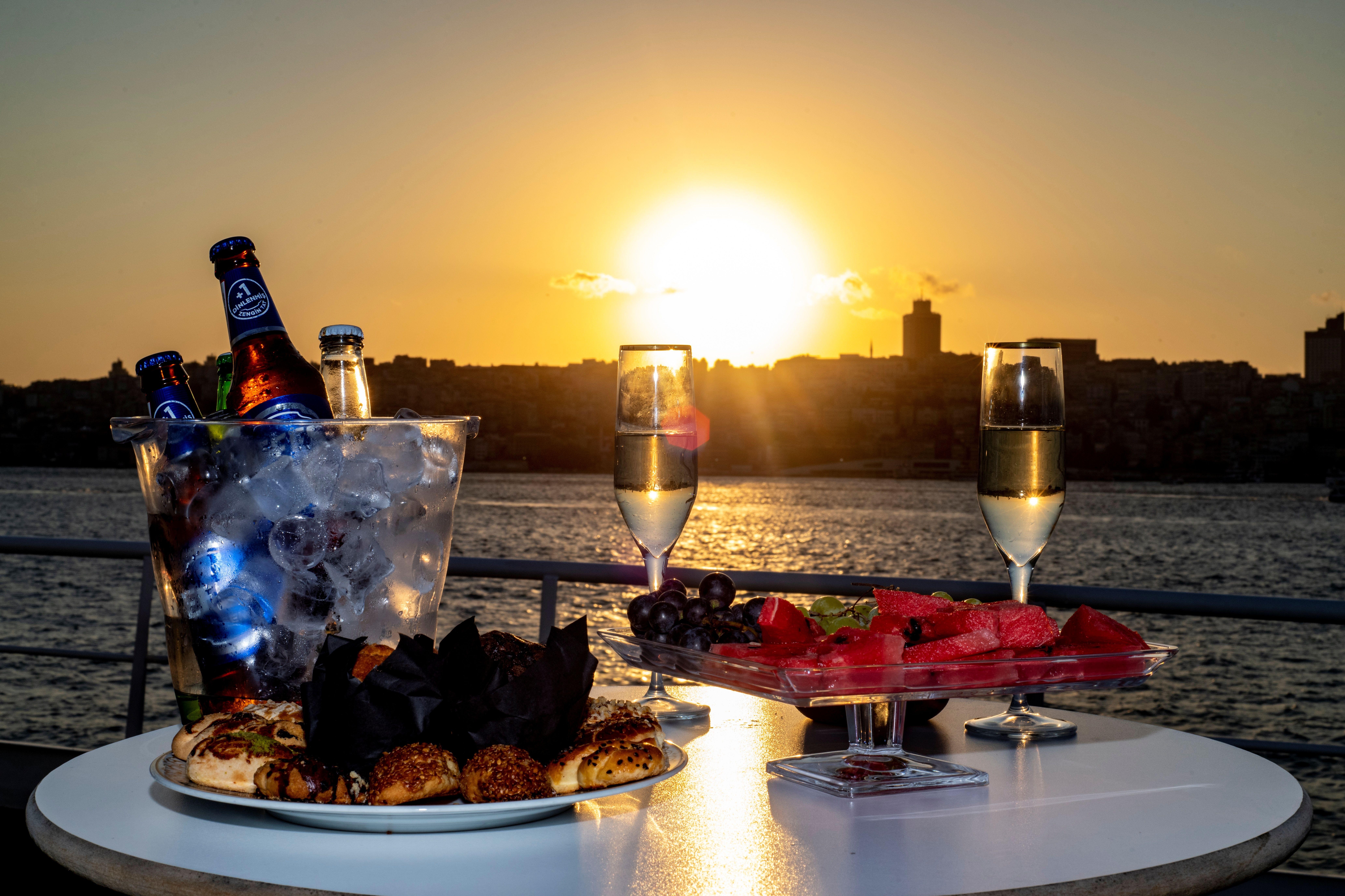 Istanbul: Bosphorus Lunch Cruise with Guide & Drinks 2