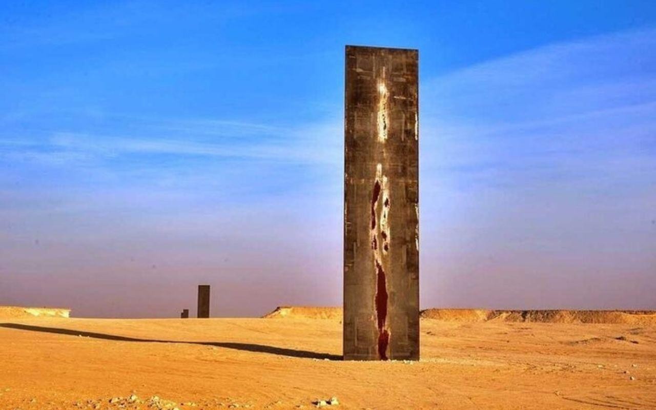 Doha: Guided City & West Qatar Tour with Meals & Pickup