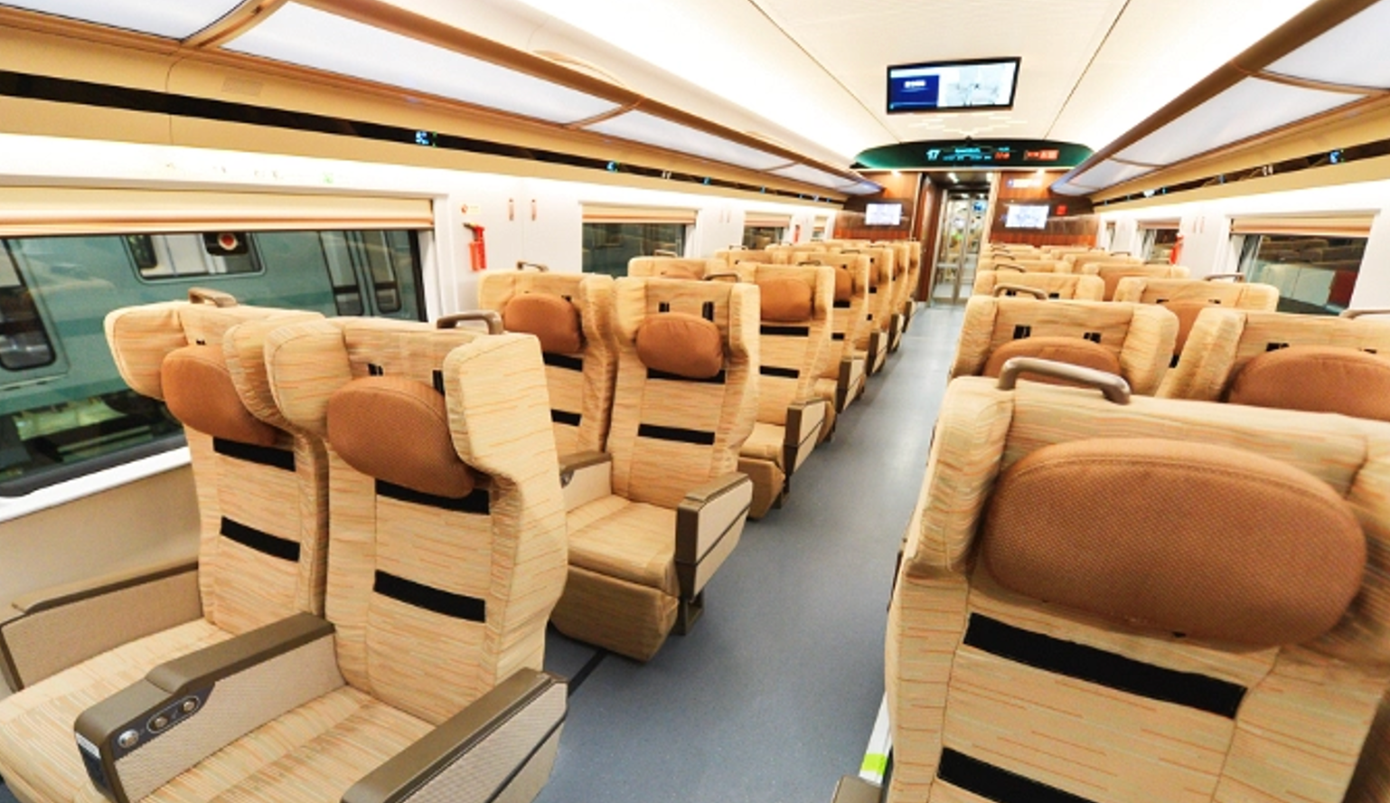 From Shanghai: Hangzhou Private Day Trip with Bullet Train 3