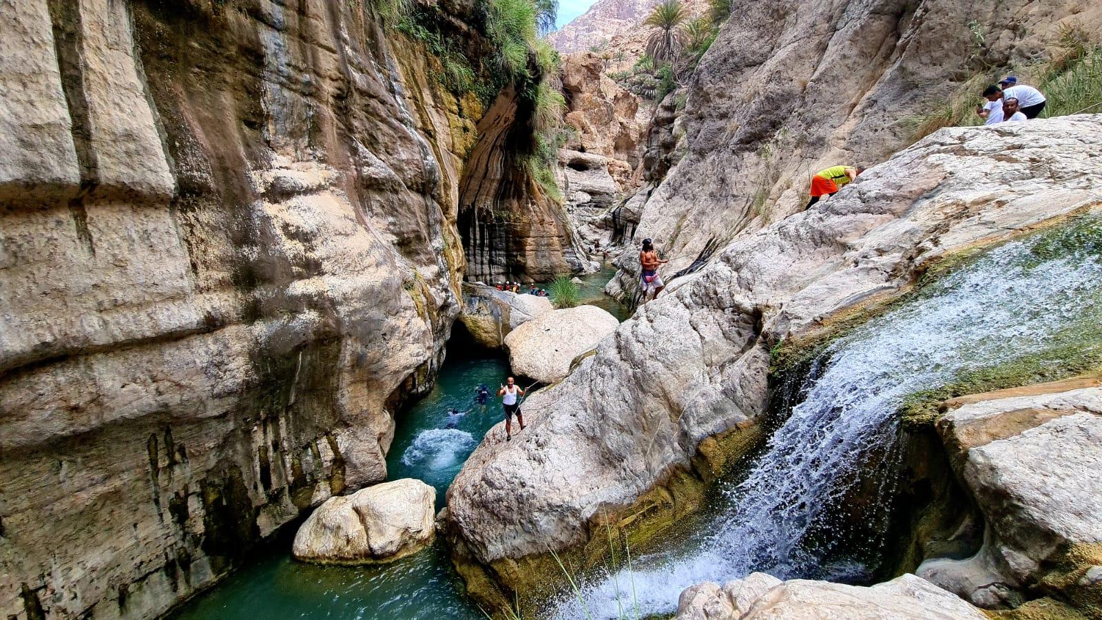 From Muscat: Guided Wadi Tiwi Hike, Romantic Cave & Sinkhole