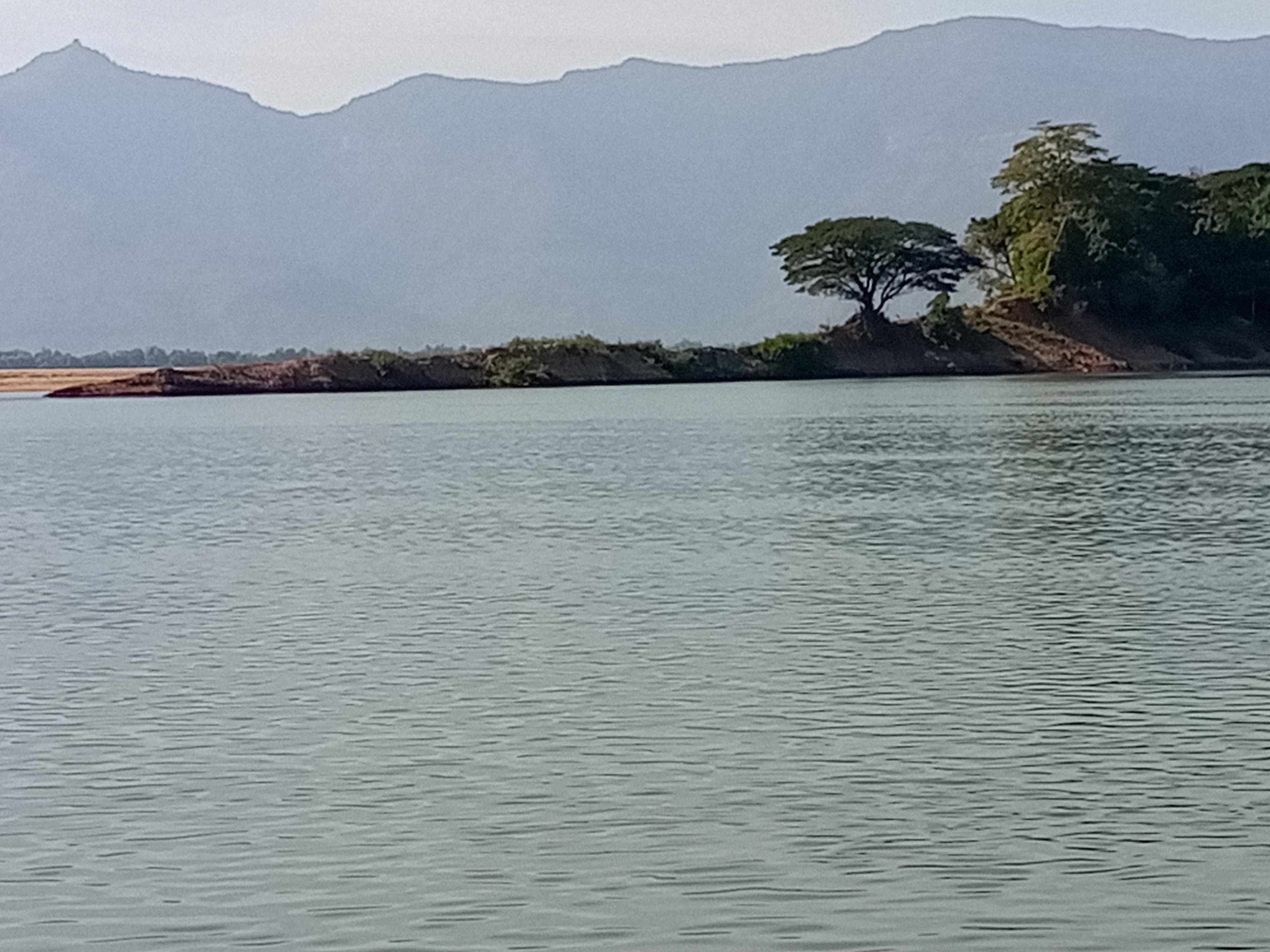 Champasak City: Private Sunset Cruise + Traditional Food Tasting 2