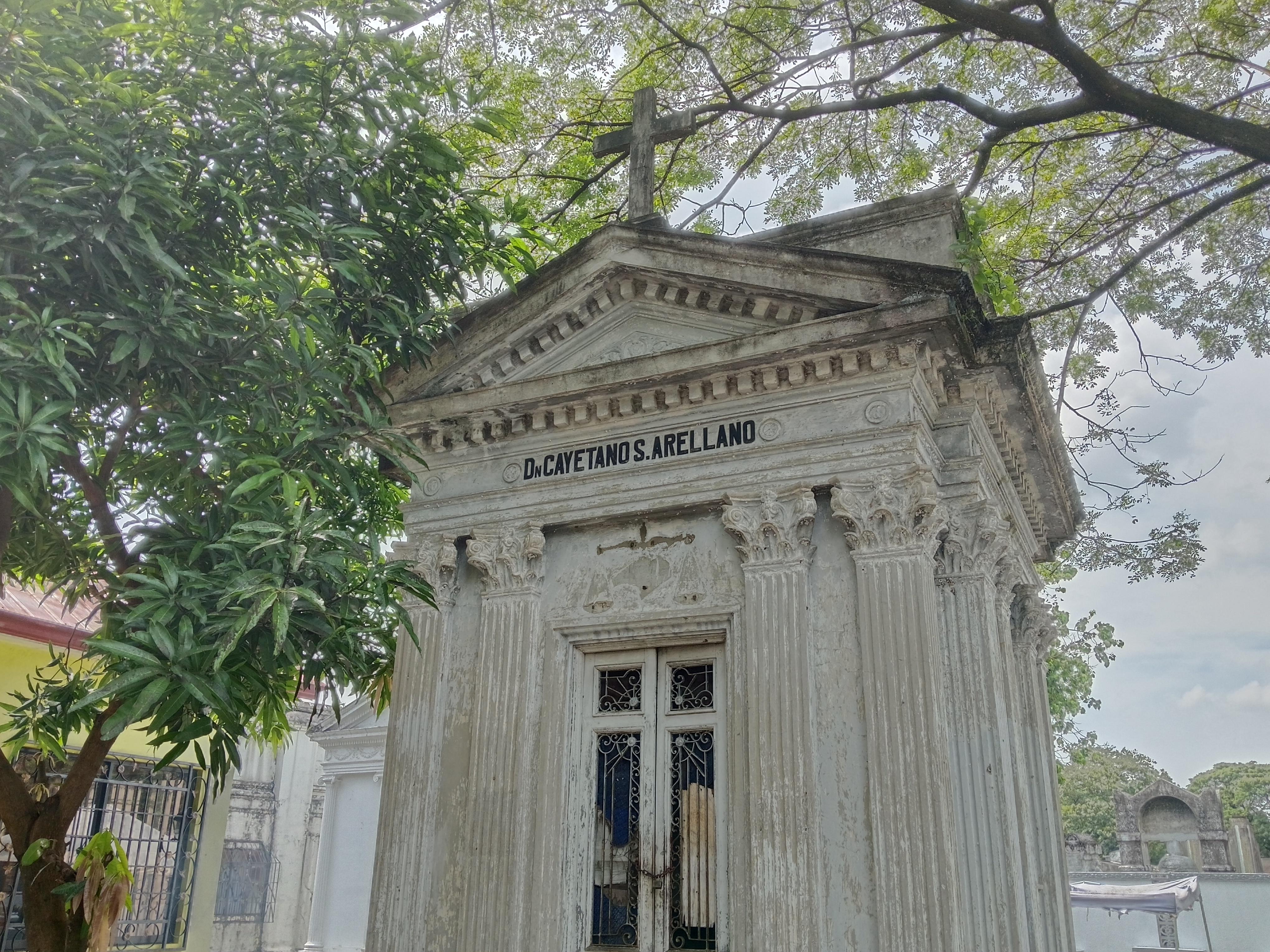 Manila: Oldest Cemetery Walking Tour 3